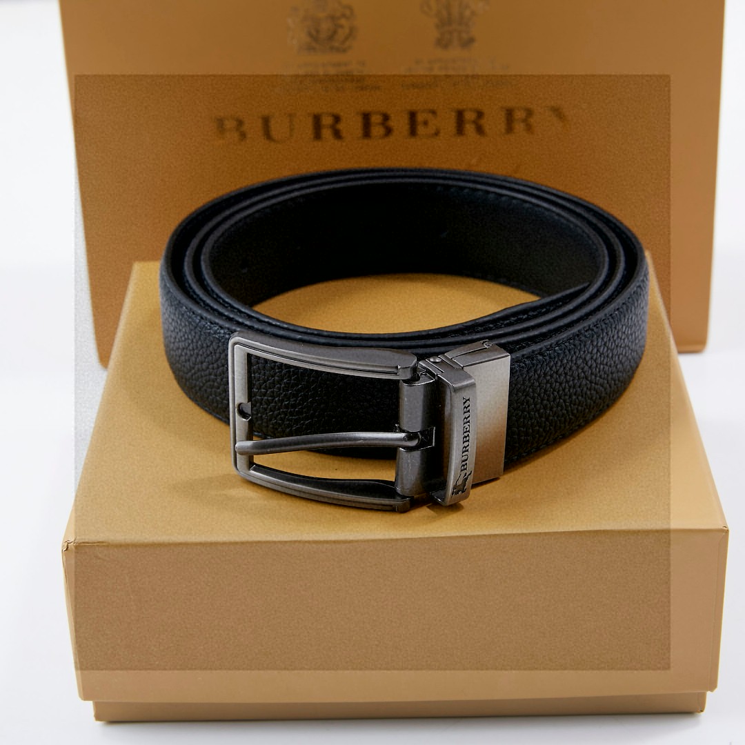 💰80
 礼物首选 官网专柜同款巴宝莉Burberry 针扣皮带 真的帅到尖叫 这款扣头可旋转、皮带可以双面用，可以驾驭不同风格 ，让你可商务、可休闲！无论送礼还是自用都超棒 正反面都是荔枝纹牛皮压制 做工细腻、手感极佳，有柔软，而且非常耐用 用两年以上没问题 码数120cm！200斤以内都没问题哈 父亲节礼物首选 非常有档次的皮带 配专柜包装手提袋哦！