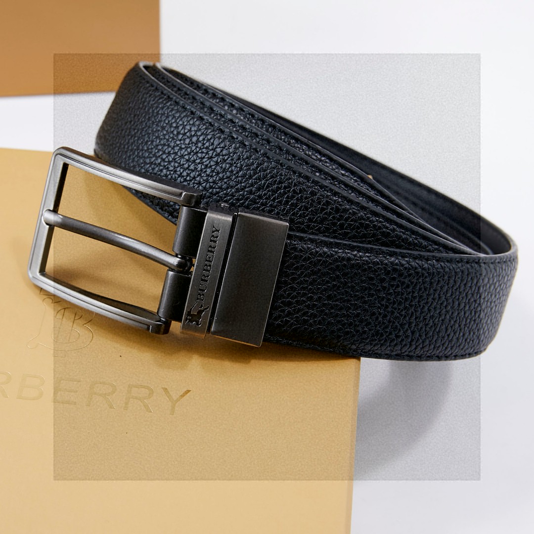 💰80
 礼物首选 官网专柜同款巴宝莉Burberry 针扣皮带 真的帅到尖叫 这款扣头可旋转、皮带可以双面用，可以驾驭不同风格 ，让你可商务、可休闲！无论送礼还是自用都超棒 正反面都是荔枝纹牛皮压制 做工细腻、手感极佳，有柔软，而且非常耐用 用两年以上没问题 码数120cm！200斤以内都没问题哈 父亲节礼物首选 非常有档次的皮带 配专柜包装手提袋哦！