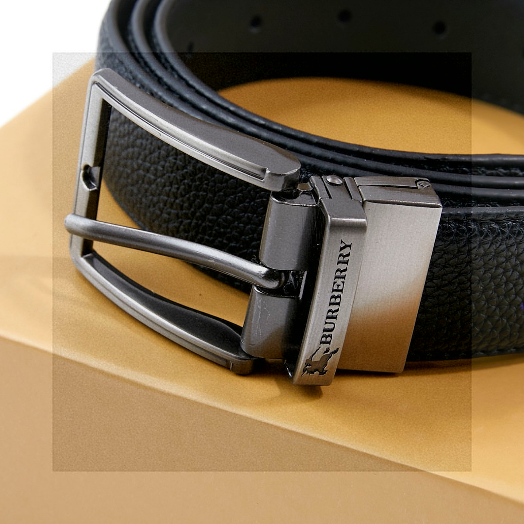 💰80
 礼物首选 官网专柜同款巴宝莉Burberry 针扣皮带 真的帅到尖叫 这款扣头可旋转、皮带可以双面用，可以驾驭不同风格 ，让你可商务、可休闲！无论送礼还是自用都超棒 正反面都是荔枝纹牛皮压制 做工细腻、手感极佳，有柔软，而且非常耐用 用两年以上没问题 码数120cm！200斤以内都没问题哈 父亲节礼物首选 非常有档次的皮带 配专柜包装手提袋哦！