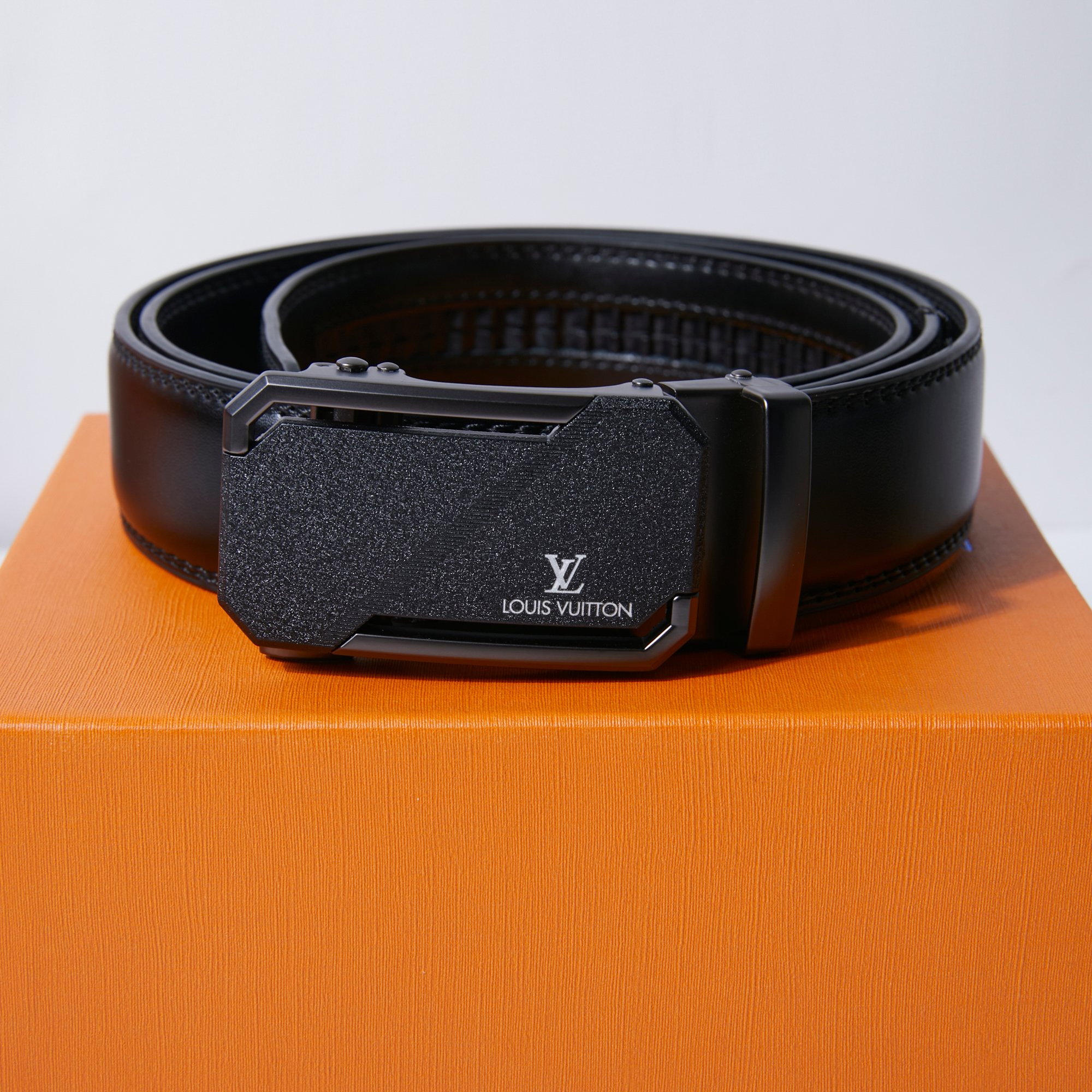 Louis Vuitton Men's Black Leather Belt with Matte Buckle, Size 120 cm