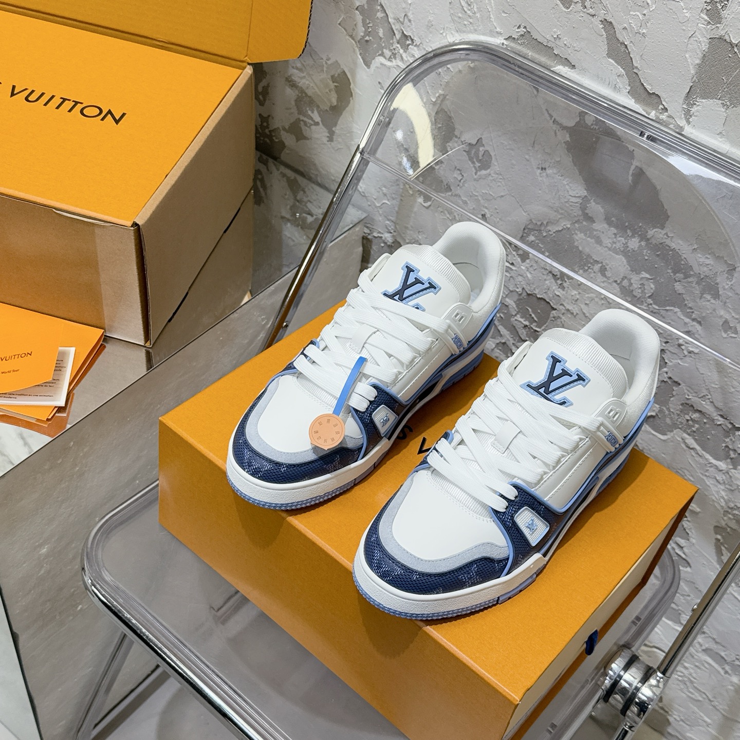 NO:780586,Men's size, the top version of the year's most popular LV trainer series casual sports sneakers, versatile and beautiful!  !  Original accurate CP!  Produced by the palace of fine craftsmanship, it is one of the most popular sports shoes nowadays. It combines sports aesthetics and advanced craftsmanship to create a new benchmark for urban style. Life Louis Vuitton. Every color, whether it is the shoe last or the details, is made with precision, infinitely close to ZP!  Original custom-made embossed grained calfskin (not commercially available microfiber leather, everyone needs to distinguish!) symmetrical old pattern washed denim; all accessories and accessories are customized according to the original version 1:1. Even the color matching of the shoelaces is customized 1:1. The original version has the same private mold TPU outsole. Many small and thoughtful designs must have the original version to be seen and done well. Quality lies in the details!  The original consistent chip tag, the induction goes directly to the LV official website (there is also a chip hidden on the tongue, dual induction, details) Purchase ceiling level, complete set of aircraft box packaging, please look for our quality, please pay attention to distinguish the currency materials on the market!  Size 39-44 (45 is custom-made and non-refundable), casual shoes/sports shoes, louis vuitton, louis vuitton, sneakers, cowhide19860909男码 顶级版本年度最爆LV trainer系列休闲运动板鞋 百搭颜值天花板 ！！ 原版精准CP！精细工艺殿堂级出品 时下最火的运动鞋没有之一,融合运动美学和高级工艺,打造都市型格新标杆人生路易 事业威登 每一个颜色无论是鞋楦还是细节都是精准的对应制作 无限接近ZP！原版订制压纹粒面小牛皮（非市面超纤皮 大家要区分！）对称老花纹水洗牛仔布；所有配件辅料都是按照原版1:1定制的 就连鞋带的配色都是1:1订做.原版一致私模TPU大底.很多心机小设计必须有原版才看得的到做的好,精品就是在于细节！原版一致芯片吊牌 感应直接进入lv 官网（鞋舌上也隐藏有芯片 双重感应 细节拉） 代购天花板级别 全套飞机盒包装 请认准我家品质 请注意区分市面通货材料！ 码数39-44（45定做不退换）,休闲鞋/运动鞋,louis vuitton,louis vuitton,sneakers,cowhide,Women's Shoes