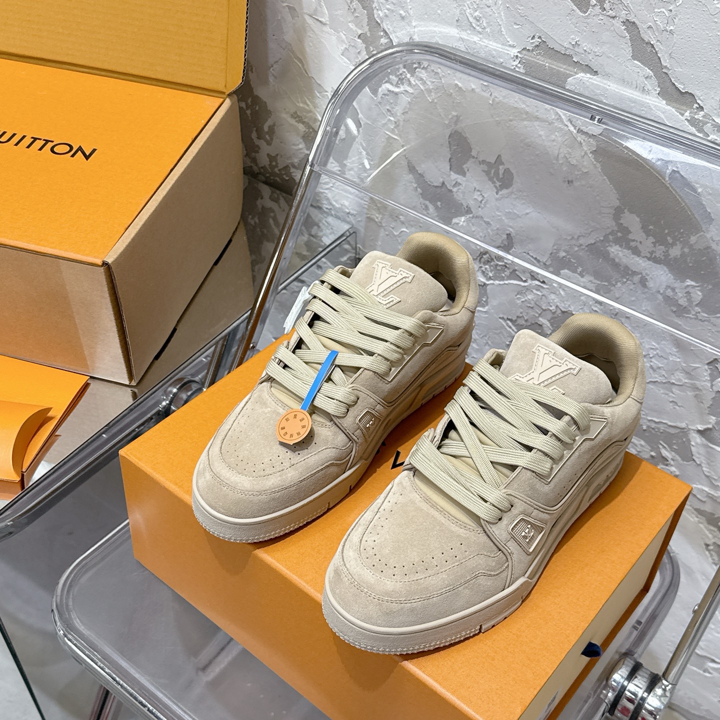 NO:928767,Couple code, the top version of the year's most popular LV trainer series casual sports sneakers, versatile and beautiful!  !  Original accurate CP!  Produced by the palace of fine craftsmanship, it is one of the most popular sports shoes nowadays. It combines sports aesthetics and advanced craftsmanship to create a new benchmark for urban style. Life Louis Vuitton. Every color, whether it is the shoe last or the details, is made with precision, infinitely close to ZP!  Original custom-made embossed grained calfskin (not commercially available microfiber leather, everyone needs to distinguish!) symmetrical old pattern washed denim; all accessories and accessories are customized according to the original version 1:1. Even the color matching of the shoelaces is customized 1:1. The original version has the same private mold TPU outsole. Many small and thoughtful designs must have the original version to be seen and done well. Quality lies in the details!  The original consistent chip tag, the induction goes directly to the LV official website (there is also a chip hidden on the tongue, dual induction, details) Purchase ceiling level, complete set of aircraft box packaging, please look for our quality, please pay attention to distinguish the currency materials on the market!  Size 35-44 (45 is custom-made and cannot be returned or exchanged), casual shoes/sports shoes, louis vuitton, louis vuitton, sneakers, cowhide19860909情侣码 顶级版本年度最爆LV trainer系列休闲运动板鞋 百搭颜值天花板 ！！ 原版精准CP！精细工艺殿堂级出品 时下最火的运动鞋没有之一,融合运动美学和高级工艺,打造都市型格新标杆人生路易 事业威登 每一个颜色无论是鞋楦还是细节都是精准的对应制作 无限接近ZP！原版订制压纹粒面小牛皮（非市面超纤皮 大家要区分！）对称老花纹水洗牛仔布；所有配件辅料都是按照原版1:1定制的 就连鞋带的配色都是1:1订做.原版一致私模TPU大底.很多心机小设计必须有原版才看得的到做的好,精品就是在于细节！原版一致芯片吊牌 感应直接进入lv 官网（鞋舌上也隐藏有芯片 双重感应 细节拉） 代购天花板级别 全套飞机盒包装 请认准我家品质 请注意区分市面通货材料！ 码数35-44（45定做不退换）,休闲鞋/运动鞋,louis vuitton,louis vuitton,sneakers,cowhide,Women's Shoes