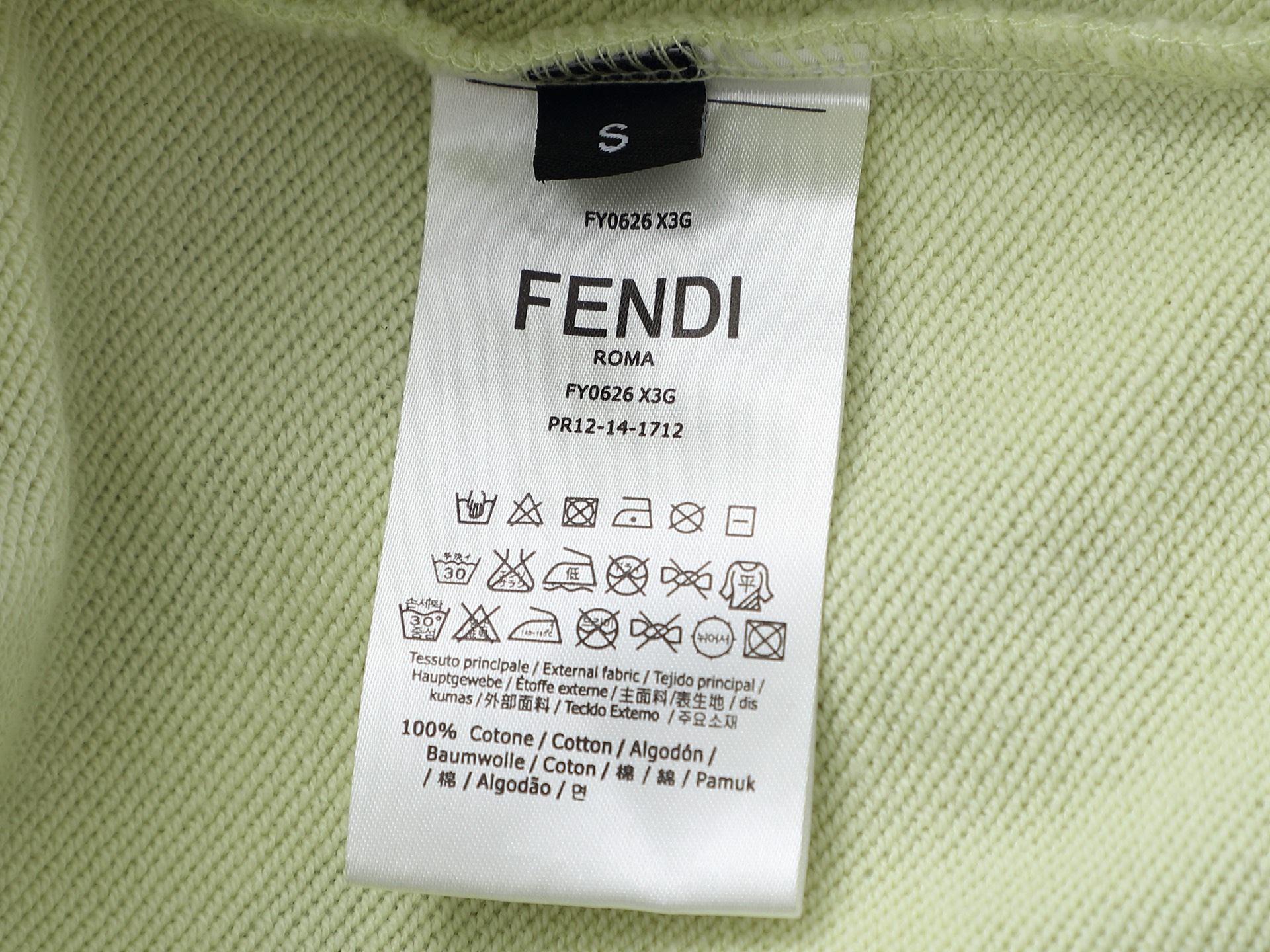 p165
FENDI 芬迪 双FF 字母印花工艺
Logo标识精致升级，灵感源自八十年代复古
原版面料 官方同款  圆领卫衣
定制420克同缸染面料  手感非常舒服  
春夏最新砖柜同步  时尚又个性 百搭好看的             男女都非常合适  人手必备款 
吊牌 领标 水洗麦 三标齐全
颜色: 蓝色 卡其色 绿色 粉色
尺码：SMLXL