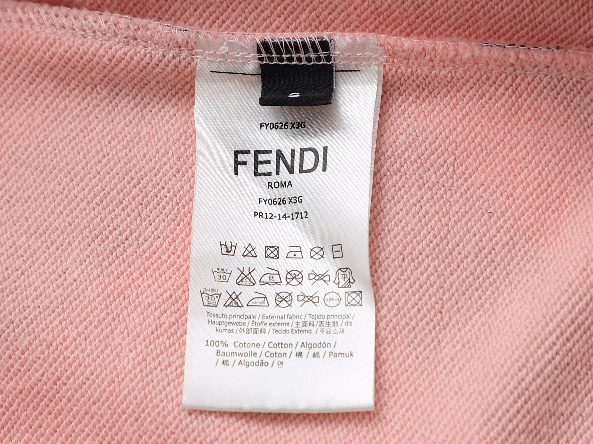 p165
FENDI 芬迪 双FF 字母印花工艺
Logo标识精致升级，灵感源自八十年代复古
原版面料 官方同款  圆领卫衣
定制420克同缸染面料  手感非常舒服  
春夏最新砖柜同步  时尚又个性 百搭好看的             男女都非常合适  人手必备款 
吊牌 领标 水洗麦 三标齐全
颜色: 蓝色 卡其色 绿色 粉色
尺码：SMLXL