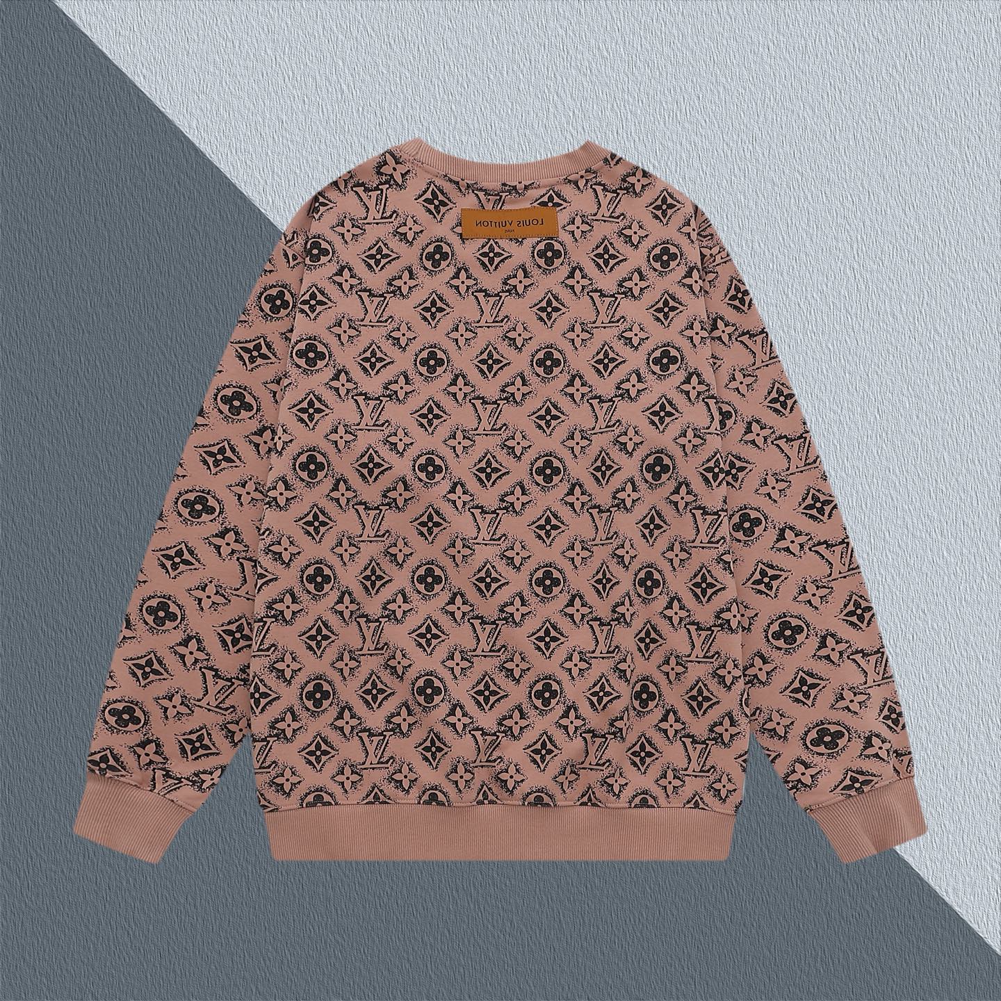 P165 Louis Vuitton 路易威登 1V 微宽版型
25SS 1V 新品专柜走秀款 满印logo圆领卫衣,男女同款!卫衣不在千篇一律的大众脸,而是一定要独特吸引人的眼球,这一款LV品相品质都在线,舒适度,一如既往的版型,时髦度,包括面料、裁剪工艺上,都是下足了功夫!420克洗水纯棉质面料,纯棉透气,日常穿着非常清爽穿感舒适,领口的罗纹针织平整紧密,随意折腾都不会领口歪斜,宽松版型,上身你就会发现真的好好看,整体极简利落,超级日常百搭!随随便便搭配一条裤子就是青春的样子,一件t恤就能为你的穿搭疯狂,绝不会出错的时髦单品
颜色: 紫 绿 咖 杏
尺码:SMLXL