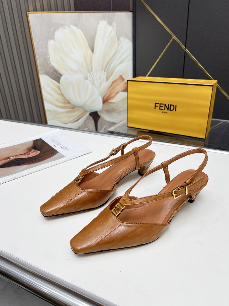NO:248489,Fabric: eel leather Inner: sheepskin Outsole: genuine leather outsole   gold stamping Size: 35-40 (customized for 41.42.43), high heels, high heels, sheepskin, Leather soles19860909面料:鳗鱼皮 内里:羊皮 大底:真皮大底 烫金 码数:35-40（41.42.43定做）,高跟鞋,high heels,sheepskin,Leather soles,Women's Shoes