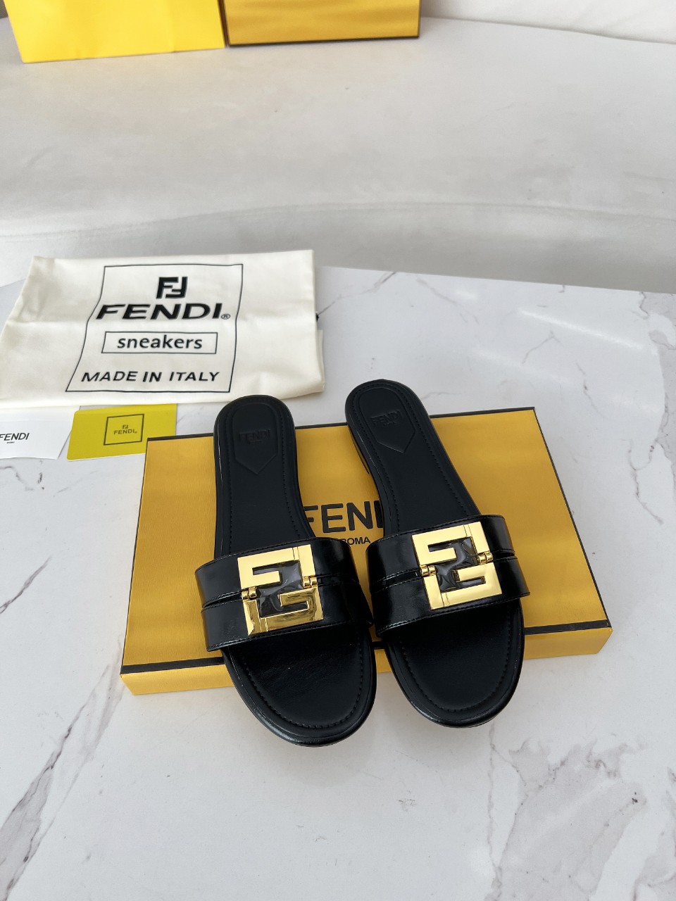 NO:424164,Fendi new square buckle 36-42 (customized for 41 and 42) genuine leather outsole eel leather P, slippers, fendi, slippers, Leather soles19860909Fendi 新款方扣拖36-42（41、42定做） 真皮大底 鳗鱼皮 P,拖鞋,fendi,slippers,Leather soles,Women's Shoes