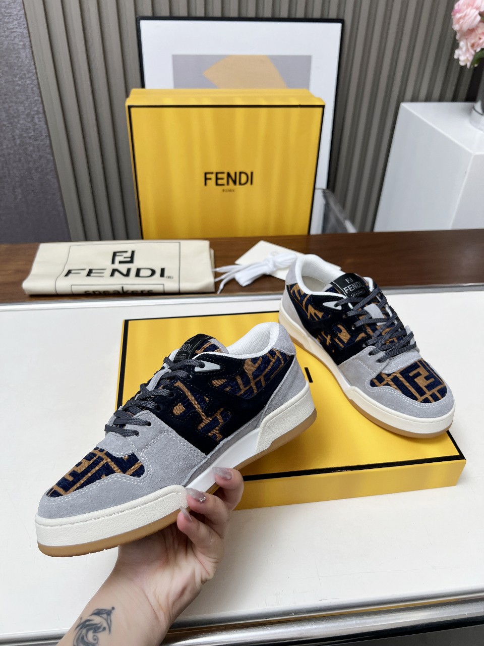 Fendi Style Leather Men's Shoes style reference detail image 7 from source 781711