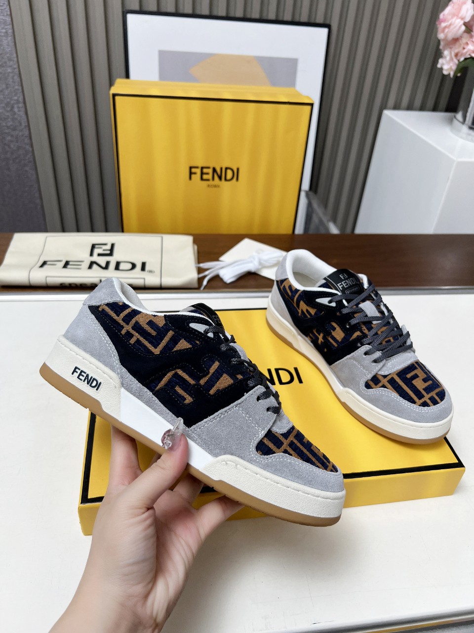 Fendi Style Leather Men's Shoes style reference detail image 8 from source 781711