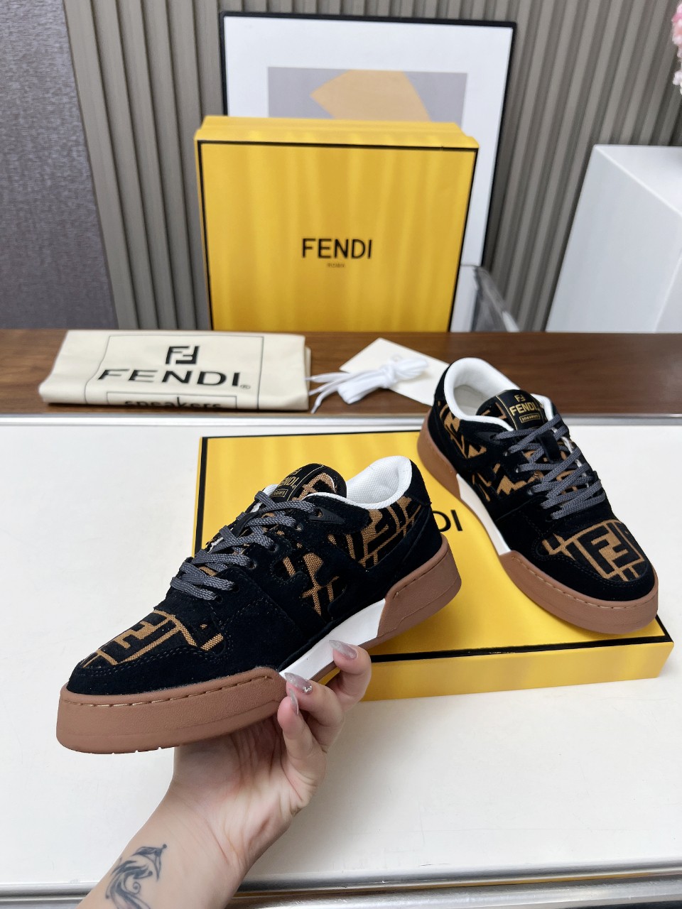 Fendi Style Leather Men's Shoes style reference detail image 6 from source 781702