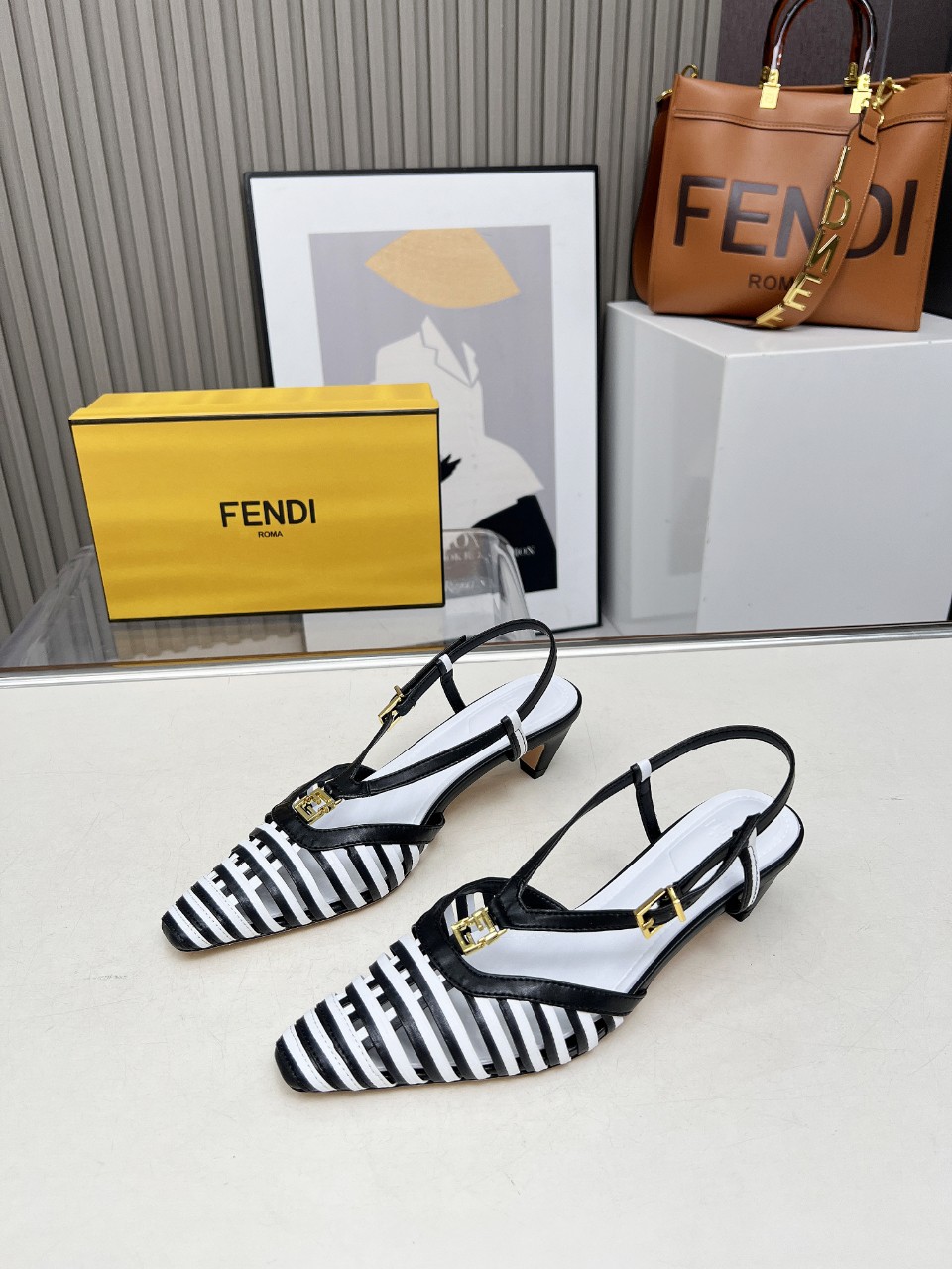 NO:248461,Fendi's new model is launched, color-blocking cooking, size: 35-40 (41.42. Custom made) Heel height 5CM, high heels, fendi, high heels19860909芬迪新款上线 拼色做饭 码数:35-40（41.42.定做） 跟高5CM,高跟鞋,fendi,high heels,Women's Shoes