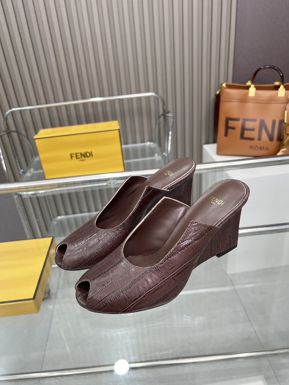 NO:401870,Eel pattern cowhide 35-40 (customized for 41, 42, 43) genuine leather sole Heel height 10CM, slippers, slippers, cowhide19860909鳗鱼纹牛皮 35-40(41、42、43定做) 真皮底 跟高10CM,拖鞋,slippers,cowhide,Women's Shoes
