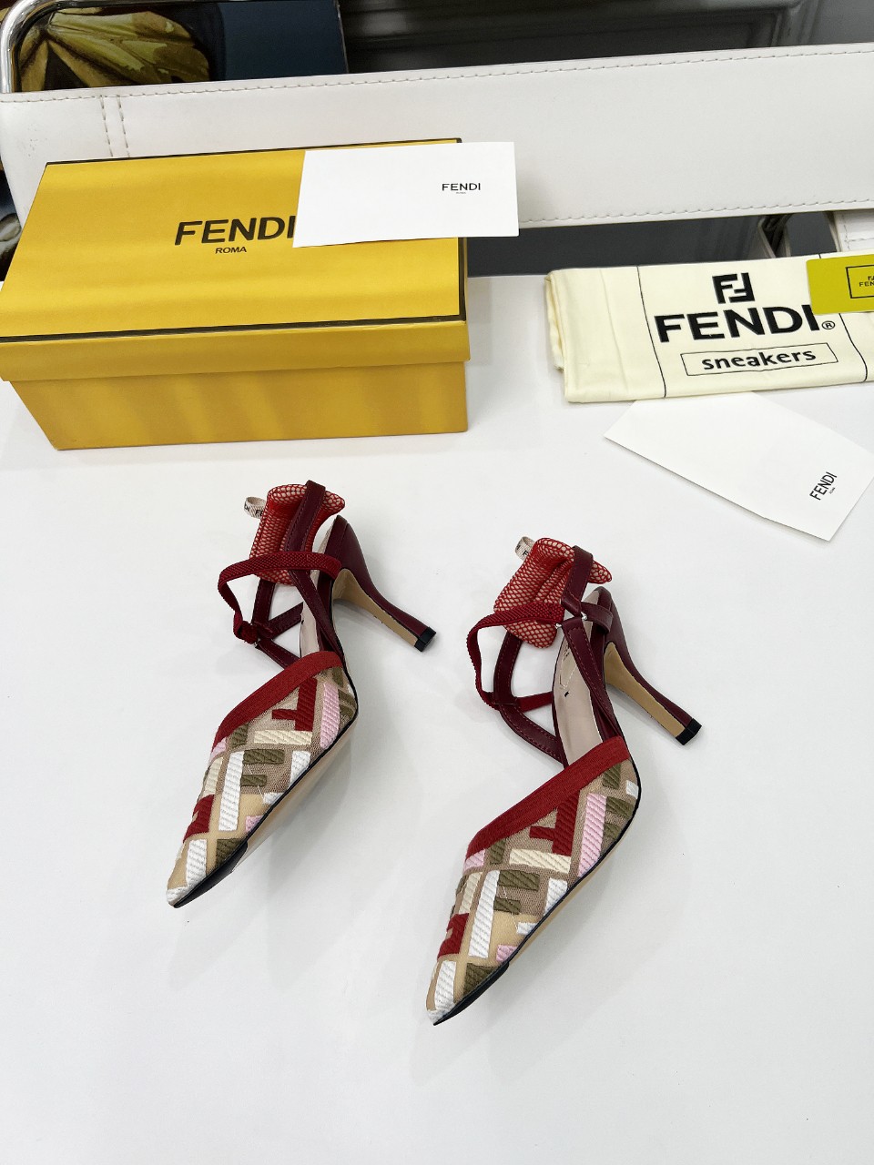 NO:876697,Fendi's new model is online. Heel height: flat 5.5 8.5 35-40 (41, 42, customized), sandals, fendi, sandals19860909芬迪新款上线  跟高:平底 5.5 8.5 35-40（41、42、定做）,凉鞋,fendi,sandals,Women's Shoes