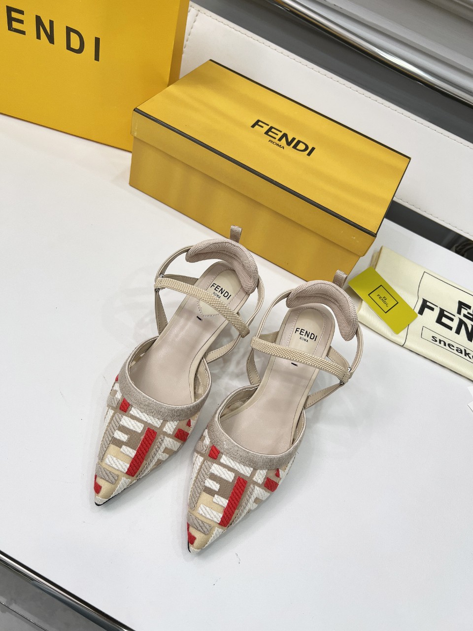 NO:876705,Fendi new model is online. Heel height: 5.5 8.5 35-40 (41, 42, customized), sandals, fendi, sandals19860909芬迪新款上线  跟高: 5.5 8.5 35-40（41、42、定做）,凉鞋,fendi,sandals,Women's Shoes