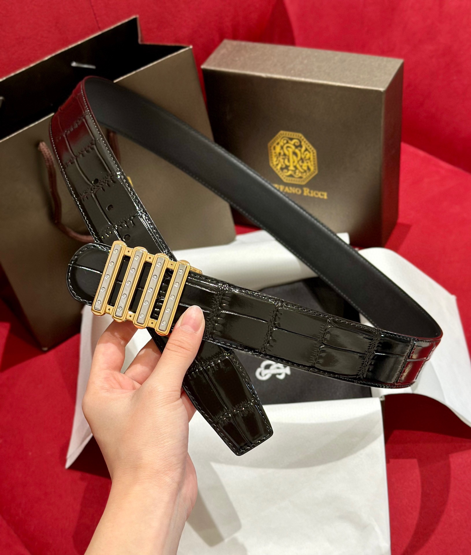  低调高端大氣男士腰帶
腰帶界的奢侈品天花板
SR 史蒂芬🦅🦅🦅 宽度3.8 双面进口小牛皮 全新开模精