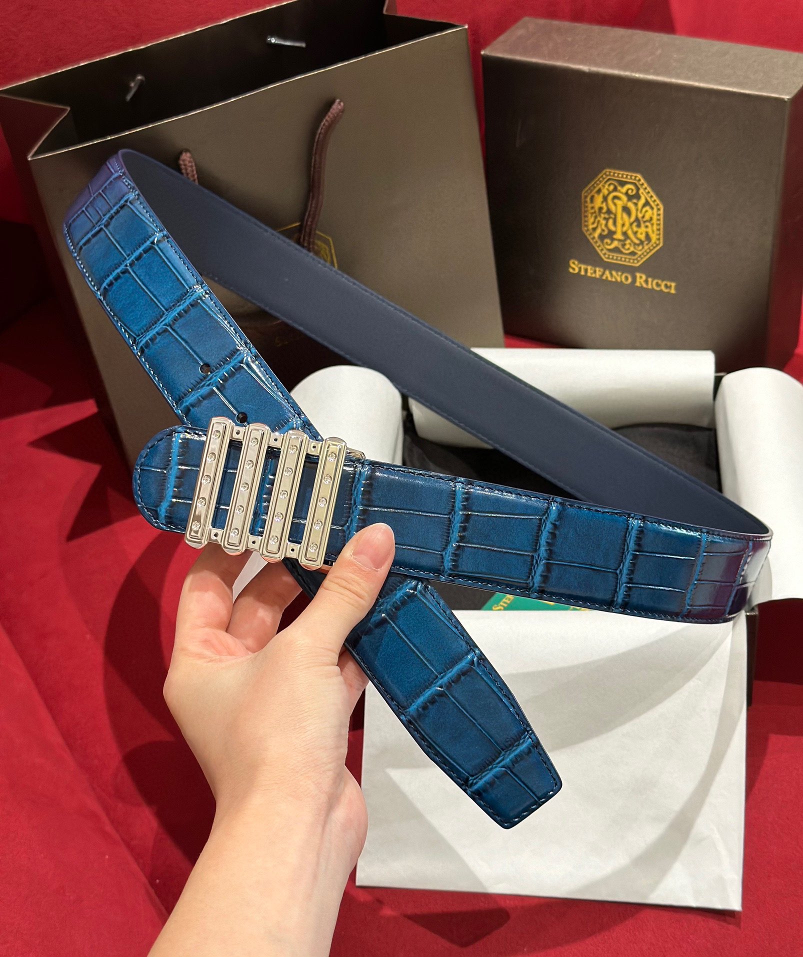  低调高端大氣男士腰帶
腰帶界的奢侈品天花板
SR 史蒂芬🦅🦅🦅 宽度3.8 双面进口小牛皮 全新开模精