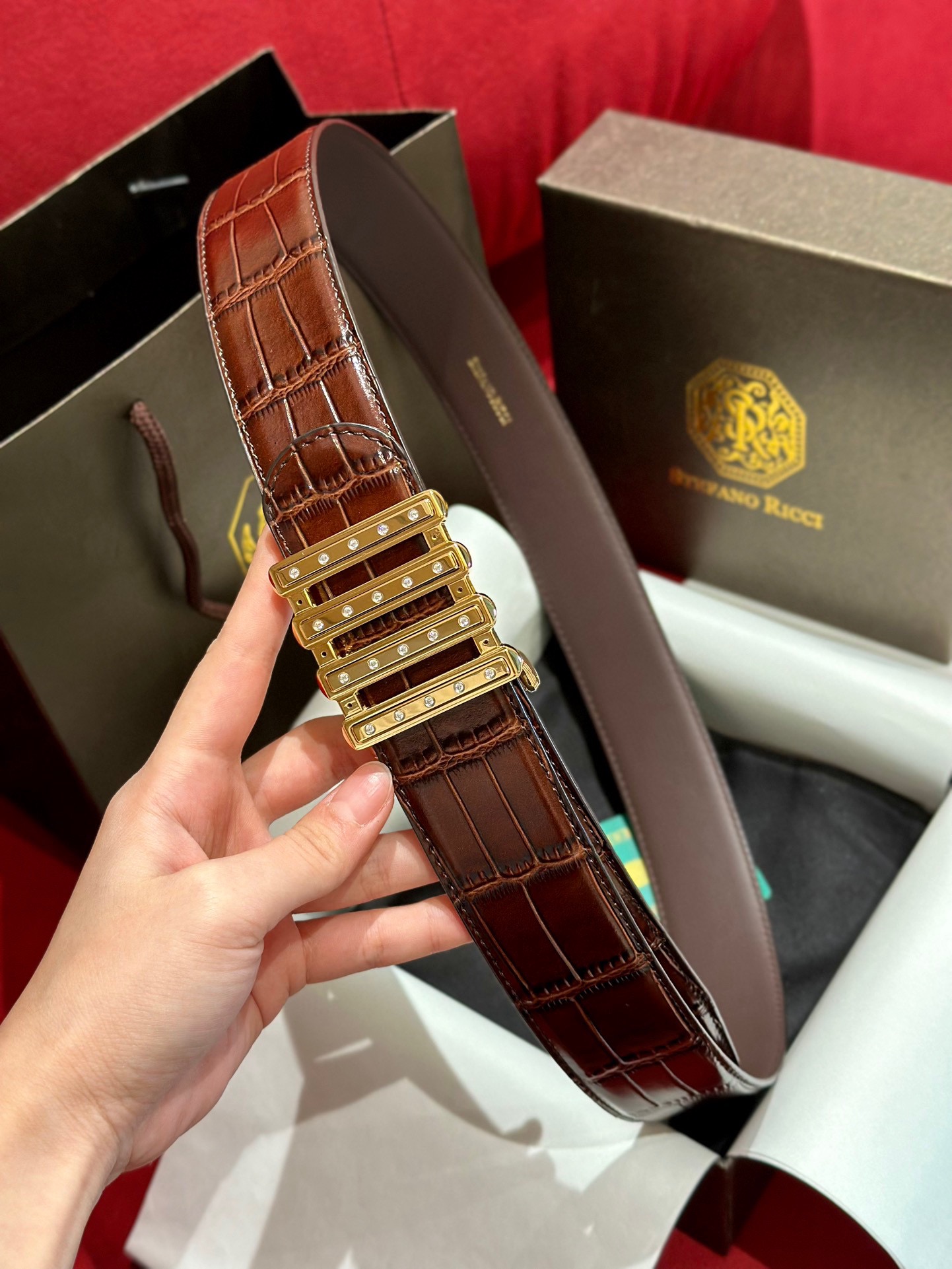  低调高端大氣男士腰帶
腰帶界的奢侈品天花板
SR 史蒂芬🦅🦅🦅 宽度3.8 双面进口小牛皮 全新开模精