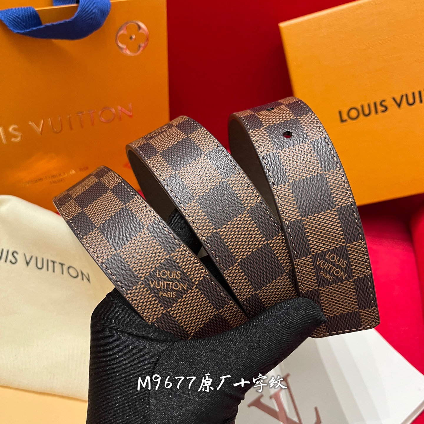 Louis Vuitton 宽 3.5cm · 𝕃𝕠𝕦𝕚𝕤 𝕧𝕦𝕚𝕥𝕥𝕠𝕟 男士頂級腰帶 寬度35毫米 精緻的四方针扣 M9677 面为訂製帆布面料 衬托進口原廠十字紋做底 頂級做工配置頂級材料 讓您進出專櫃無壓力