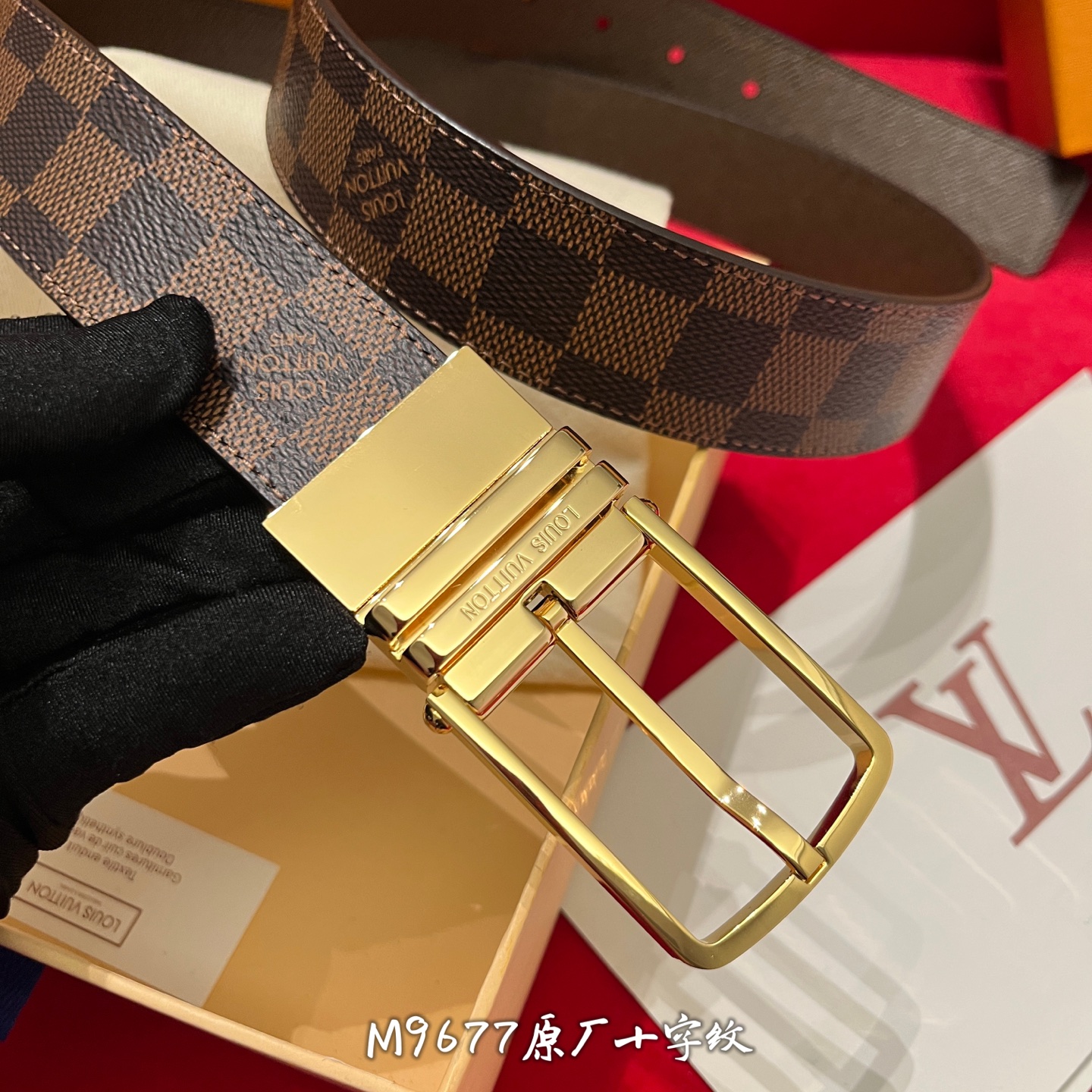 Louis Vuitton 宽 3.5cm · 𝕃𝕠𝕦𝕚𝕤 𝕧𝕦𝕚𝕥𝕥𝕠𝕟 男士頂級腰帶 寬度35毫米 精緻的四方针扣 M9677 面为訂製帆布面料 衬托進口原廠十字紋做底 頂級做工配置頂級材料 讓您進出專櫃無壓力