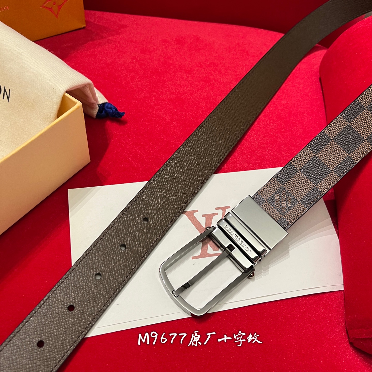 Louis Vuitton 宽 3.5cm · 𝕃𝕠𝕦𝕚𝕤 𝕧𝕦𝕚𝕥𝕥𝕠𝕟 男士頂級腰帶 寬度35毫米 精緻的四方针扣 M9677 面为訂製帆布面料 衬托進口原廠十字紋做底 頂級做工配置頂級材料 讓您進出專櫃無壓力