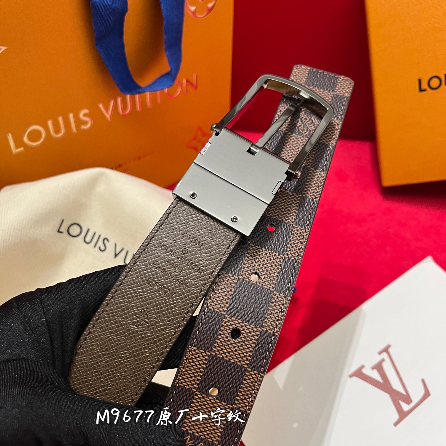 Louis Vuitton 宽 3.5cm · 𝕃𝕠𝕦𝕚𝕤 𝕧𝕦𝕚𝕥𝕥𝕠𝕟 男士頂級腰帶 寬度35毫米 精緻的四方针扣 M9677 面为訂製帆布面料 衬托進口原廠十字紋做底 頂級做工配置頂級材料 讓您進出專櫃無壓力