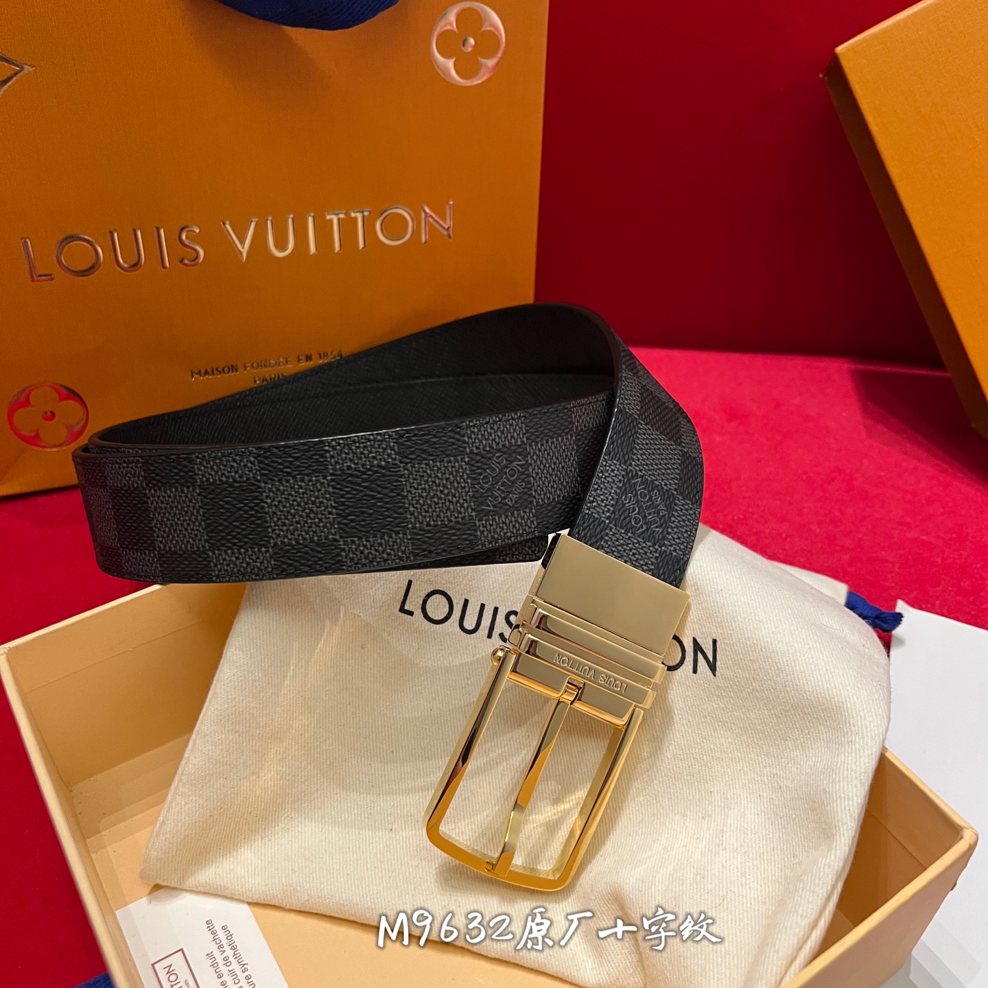 Louis Vuitton 宽 3.5cm · 𝕃𝕠𝕦𝕚𝕤 𝕧𝕦𝕚𝕥𝕥𝕠𝕟 男士頂級腰帶 寬度35毫米 精緻的四方针扣 M9632 面为訂製帆布面料 衬托進口原廠十字紋做底 頂級做工配置頂級材料 讓您進出專櫃無壓力