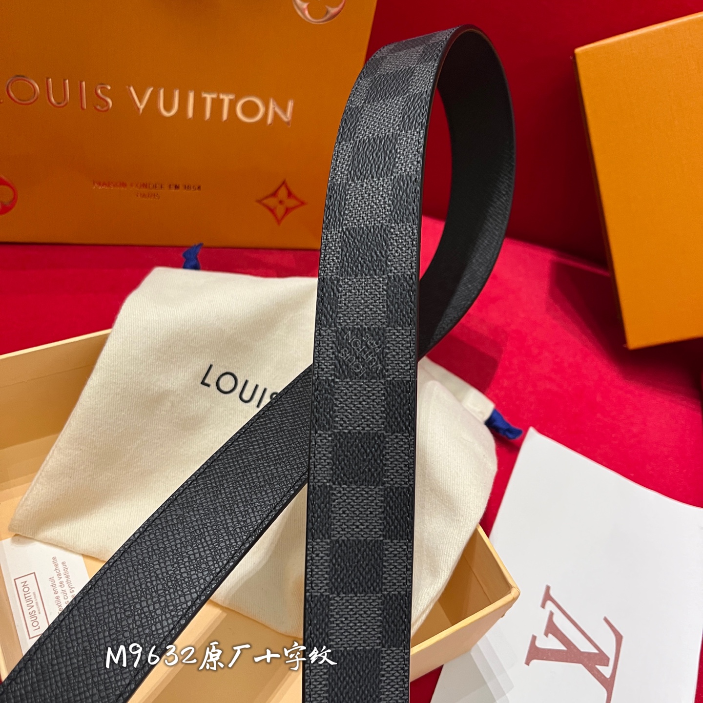 Louis Vuitton 宽 3.5cm · 𝕃𝕠𝕦𝕚𝕤 𝕧𝕦𝕚𝕥𝕥𝕠𝕟 男士頂級腰帶 寬度35毫米 精緻的四方针扣 M9632 面为訂製帆布面料 衬托進口原廠十字紋做底 頂級做工配置頂級材料 讓您進出專櫃無壓力