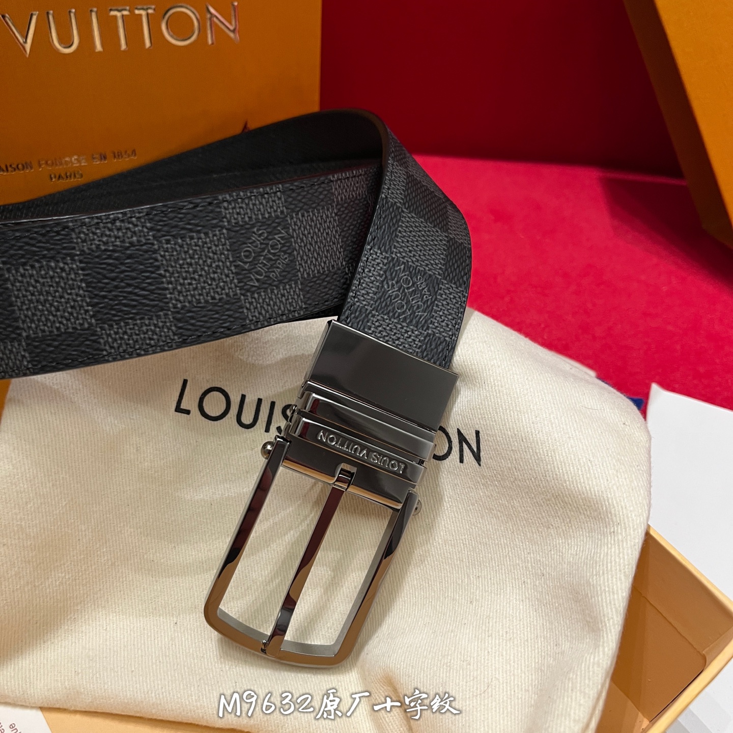 Louis Vuitton 宽 3.5cm · 𝕃𝕠𝕦𝕚𝕤 𝕧𝕦𝕚𝕥𝕥𝕠𝕟 男士頂級腰帶 寬度35毫米 精緻的四方针扣 M9632 面为訂製帆布面料 衬托進口原廠十字紋做底 頂級做工配置頂級材料 讓您進出專櫃無壓力