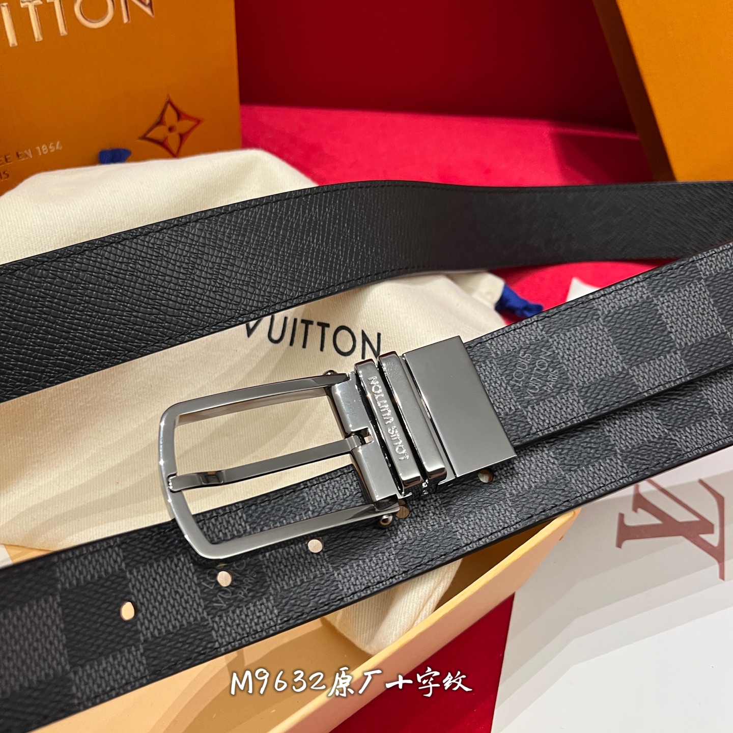 Louis Vuitton 宽 3.5cm · 𝕃𝕠𝕦𝕚𝕤 𝕧𝕦𝕚𝕥𝕥𝕠𝕟 男士頂級腰帶 寬度35毫米 精緻的四方针扣 M9632 面为訂製帆布面料 衬托進口原廠十字紋做底 頂級做工配置頂級材料 讓您進出專櫃無壓力