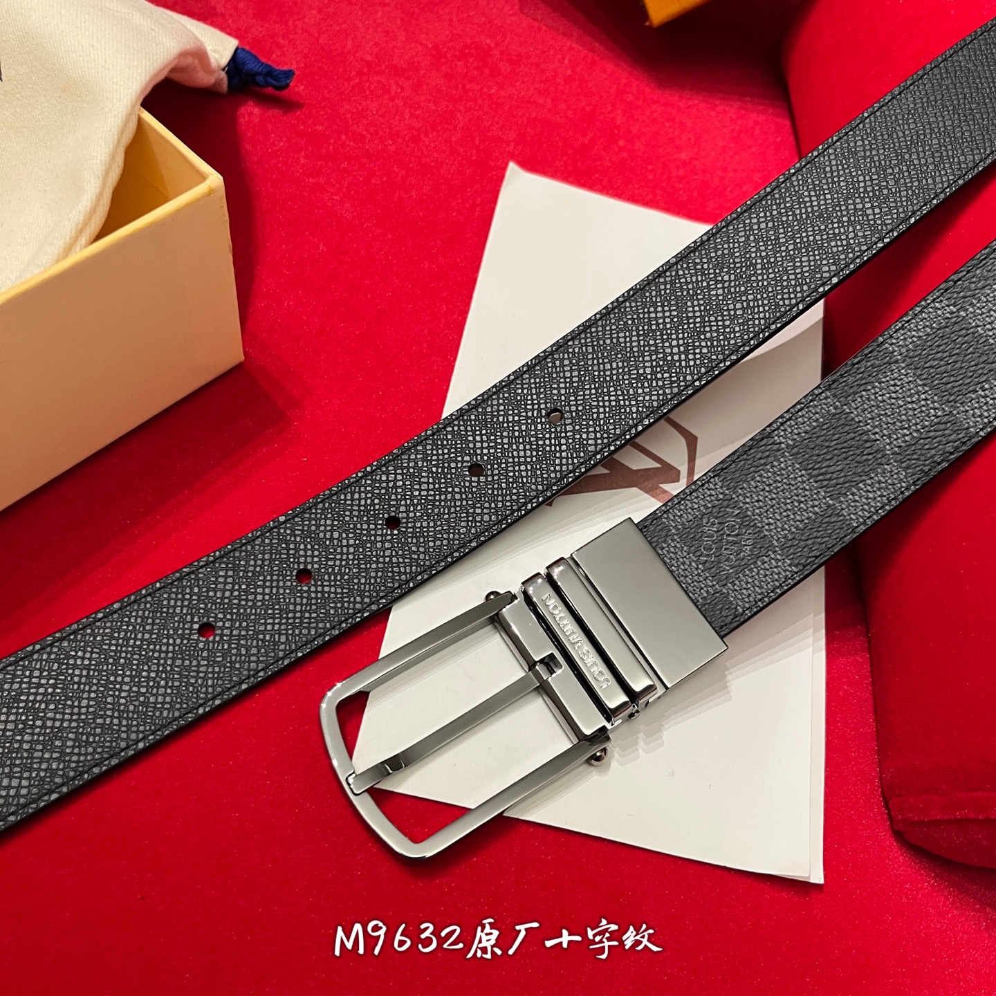 Louis Vuitton 宽 3.5cm · 𝕃𝕠𝕦𝕚𝕤 𝕧𝕦𝕚𝕥𝕥𝕠𝕟 男士頂級腰帶 寬度35毫米 精緻的四方针扣 M9632 面为訂製帆布面料 衬托進口原廠十字紋做底 頂級做工配置頂級材料 讓您進出專櫃無壓力
