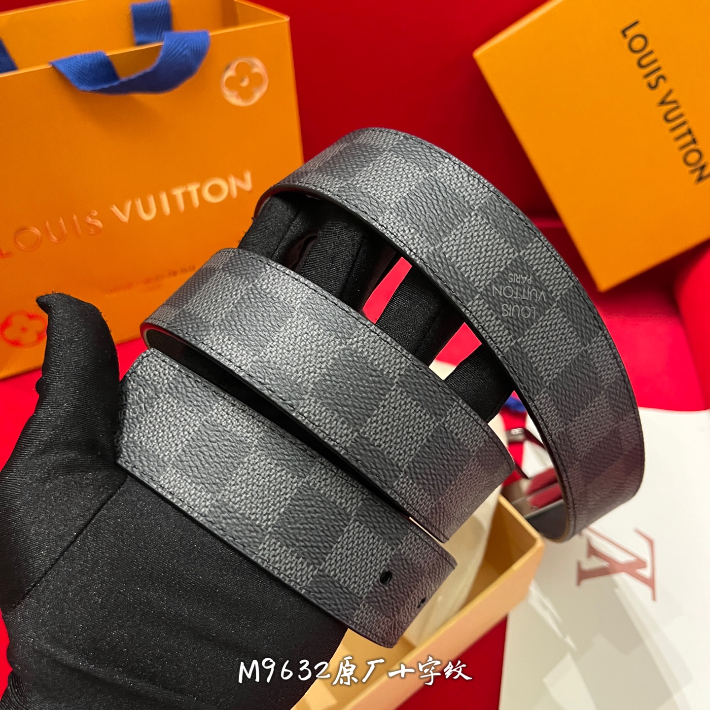 Louis Vuitton 宽 3.5cm · 𝕃𝕠𝕦𝕚𝕤 𝕧𝕦𝕚𝕥𝕥𝕠𝕟 男士頂級腰帶 寬度35毫米 精緻的四方针扣 M9632 面为訂製帆布面料 衬托進口原廠十字紋做底 頂級做工配置頂級材料 讓您進出專櫃無壓力