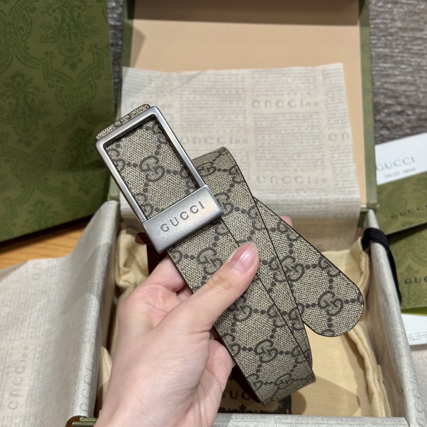 G家🤔顶級原單 原版復刻出品 寬度3.5  於經典之中融入新意 带身饰有双G标识 原厂牛皮底 搭配方形镂