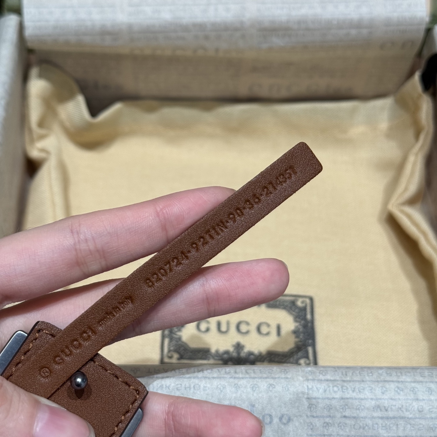 G家🤔顶級原單 原版復刻出品 寬度3.5  於經典之中融入新意 带身饰有双G标识 原厂牛皮底 搭配方形镂