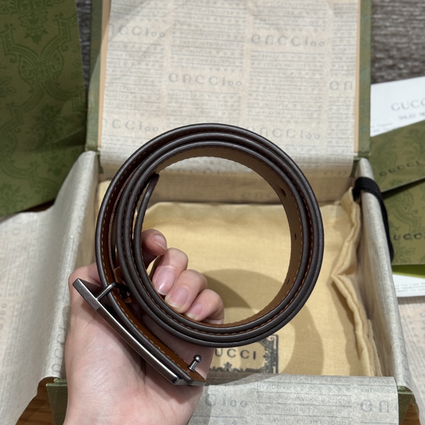 G家🤔顶級原單 原版復刻出品 寬度3.5  於經典之中融入新意 带身饰有双G标识 原厂牛皮底 搭配方形镂