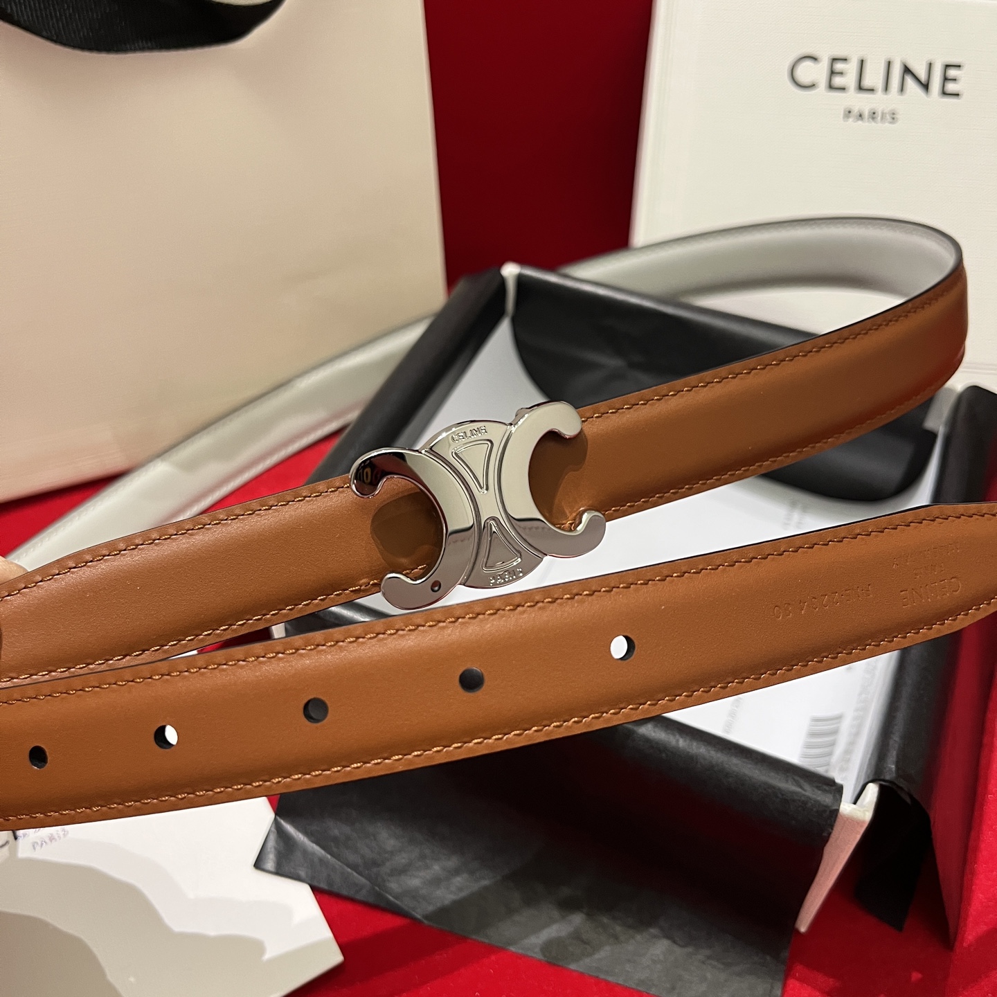 Celine 代购级 Celine/赛琳 宽度2 5cm 男女通用款 采用数量稀少的 专用小牛皮 搭配 凯旋门搭扣 独家 手工 进口边油 包装