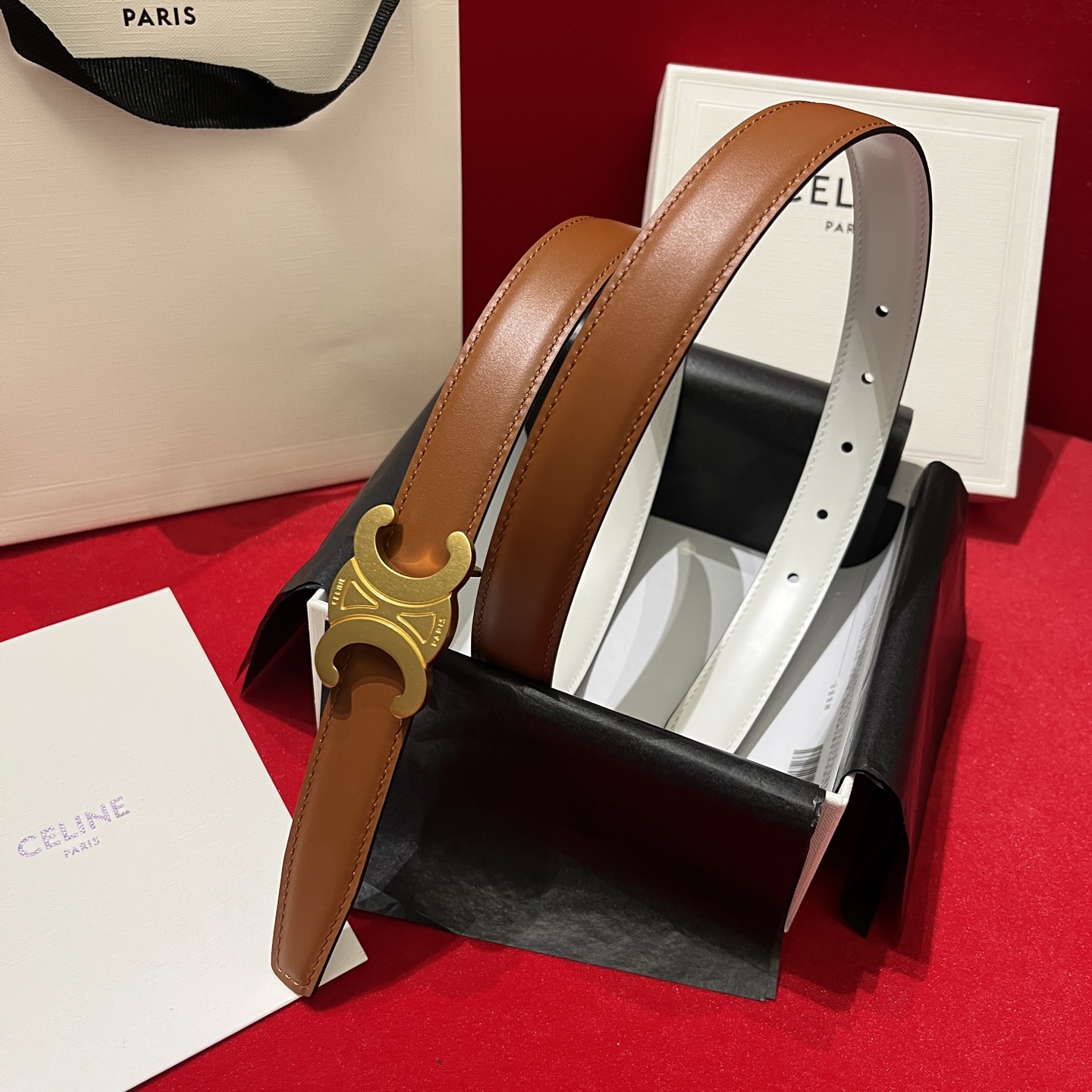 Celine 代购级 Celine/赛琳 宽度2 5cm 男女通用款 采用数量稀少的 专用小牛皮 搭配 凯旋门搭扣 独家 手工 进口边油 包装
