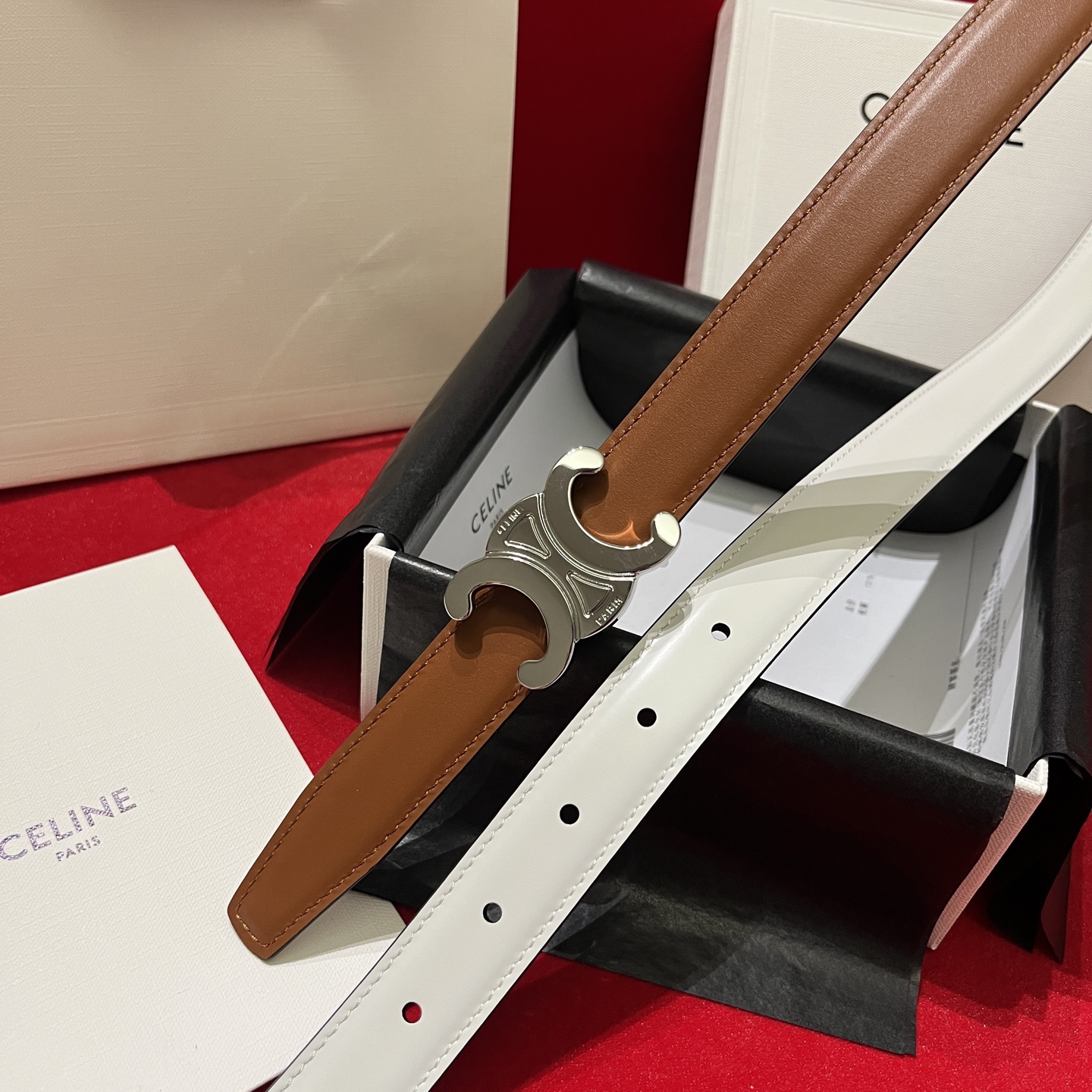 Celine 代购级 Celine/赛琳 宽度2 5cm 男女通用款 采用数量稀少的 专用小牛皮 搭配 凯旋门搭扣 独家 手工 进口边油 包装