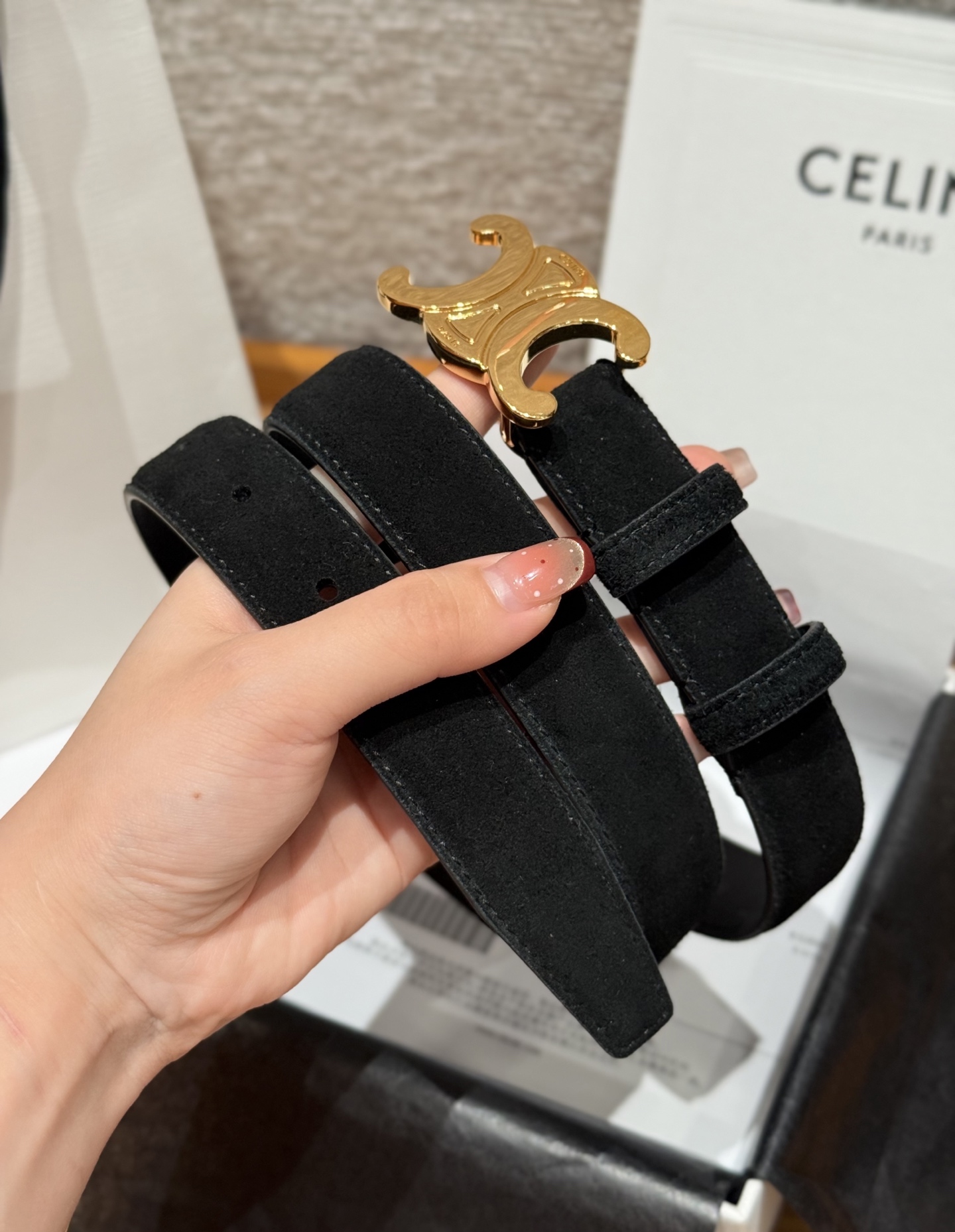 Celine 代购级 Celine/赛琳 男女通用款 采用数量稀少的 专用绒绒小牛皮 搭配 凯旋门搭扣 独家 手工 进口边油