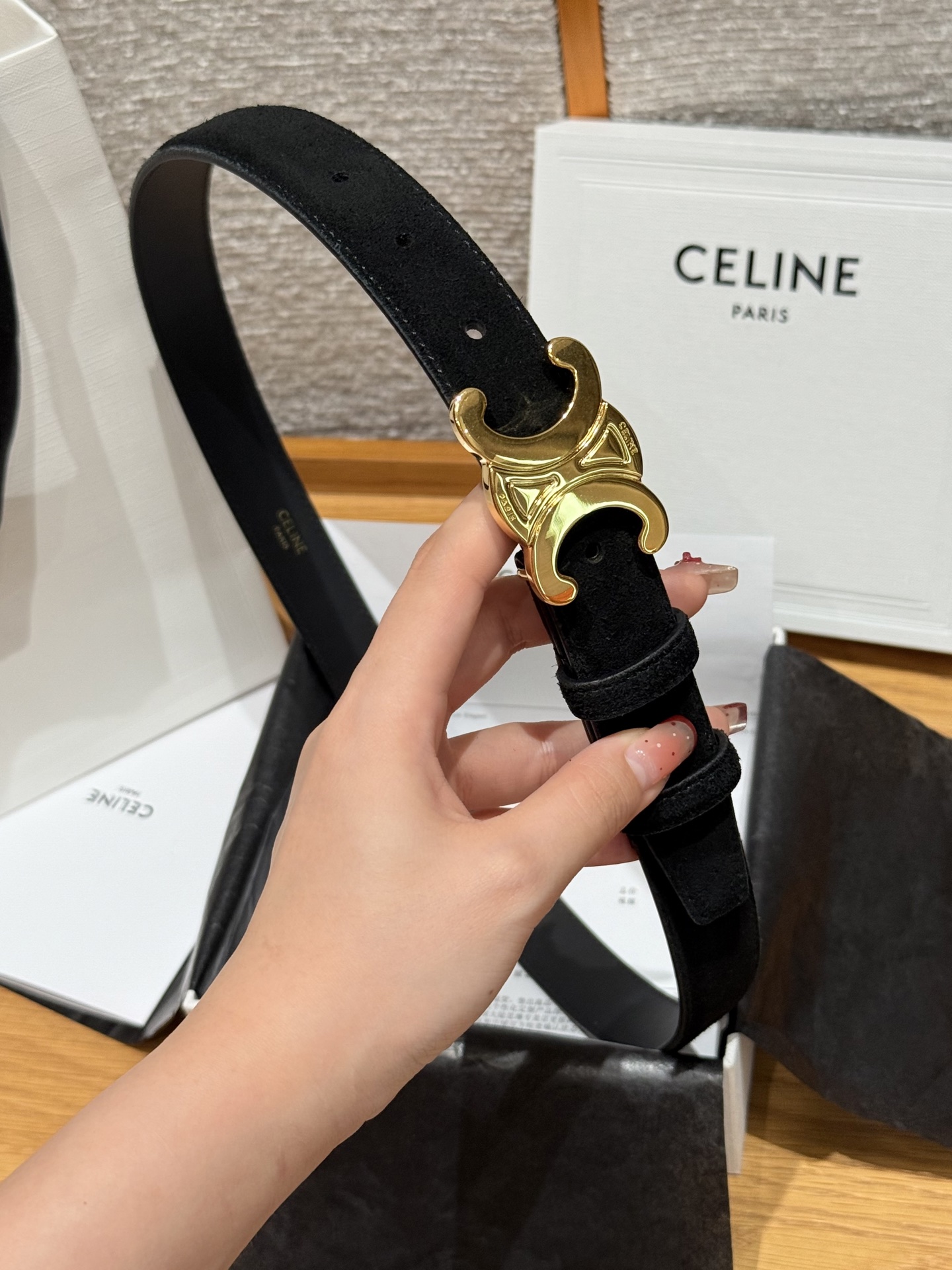Celine 代购级 Celine/赛琳 男女通用款 采用数量稀少的 专用绒绒小牛皮 搭配 凯旋门搭扣 独家 手工 进口边油