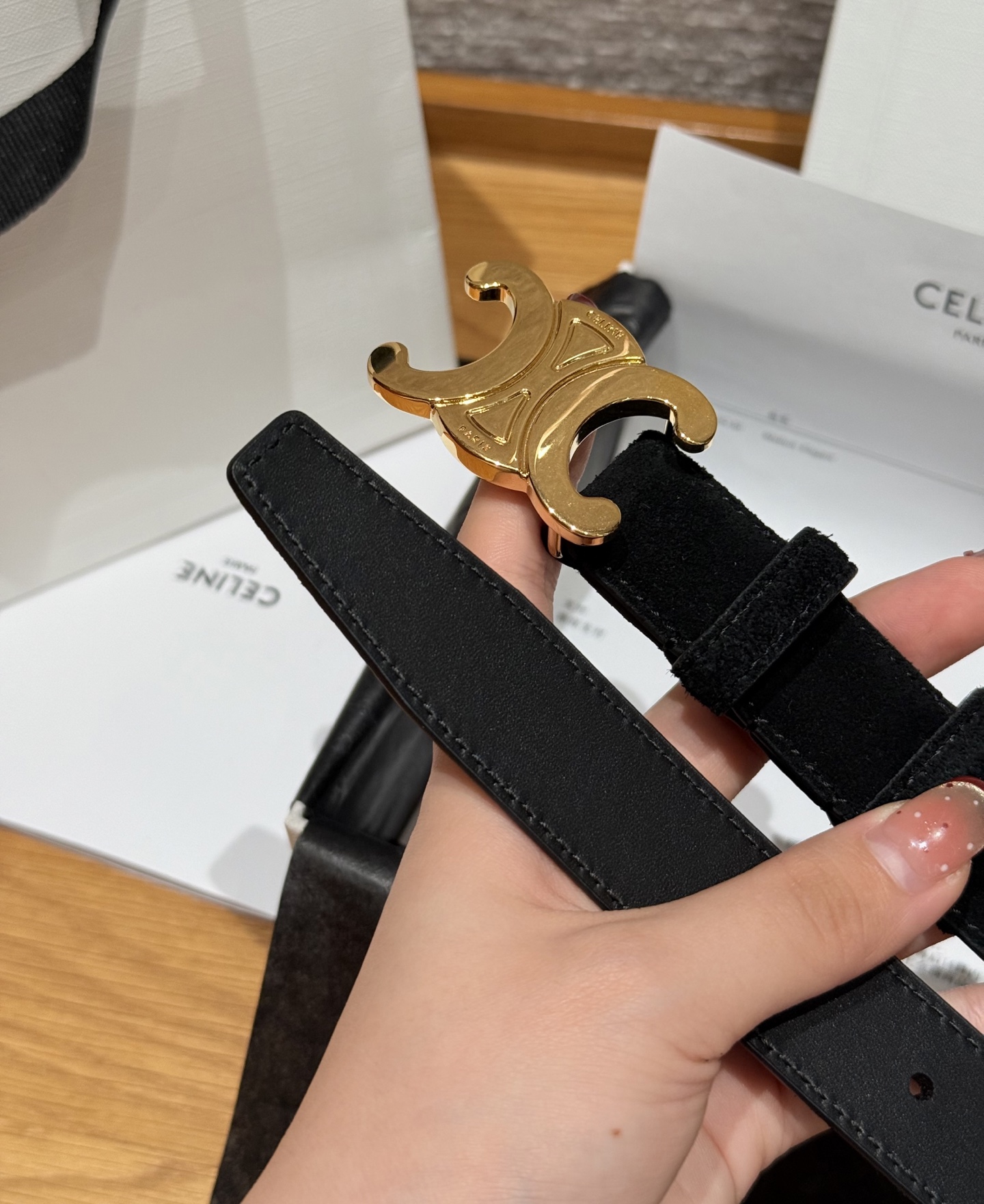 Celine 代购级 Celine/赛琳 男女通用款 采用数量稀少的 专用绒绒小牛皮 搭配 凯旋门搭扣 独家 手工 进口边油