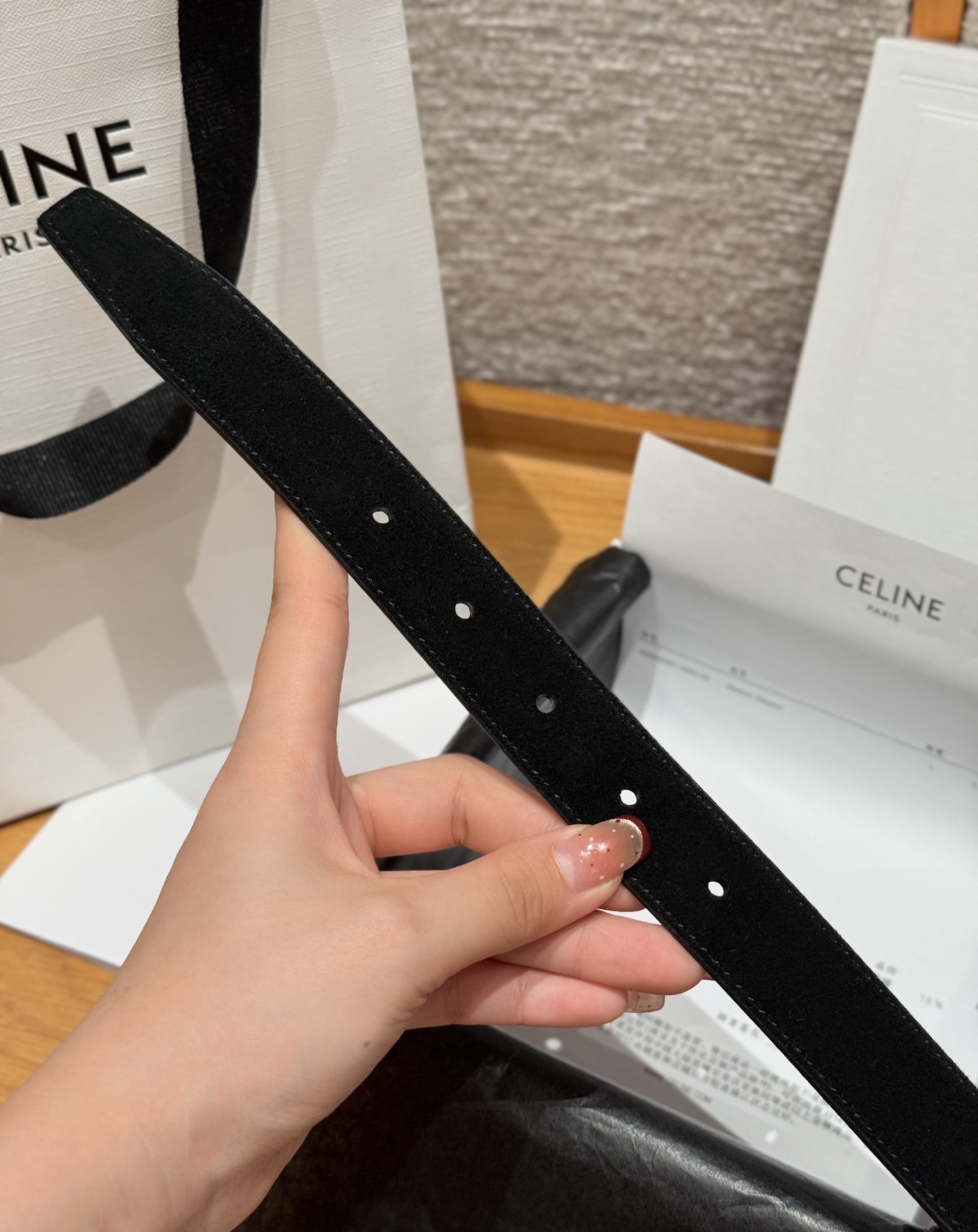 Celine 代购级 Celine/赛琳 男女通用款 采用数量稀少的 专用绒绒小牛皮 搭配 凯旋门搭扣 独家 手工 进口边油