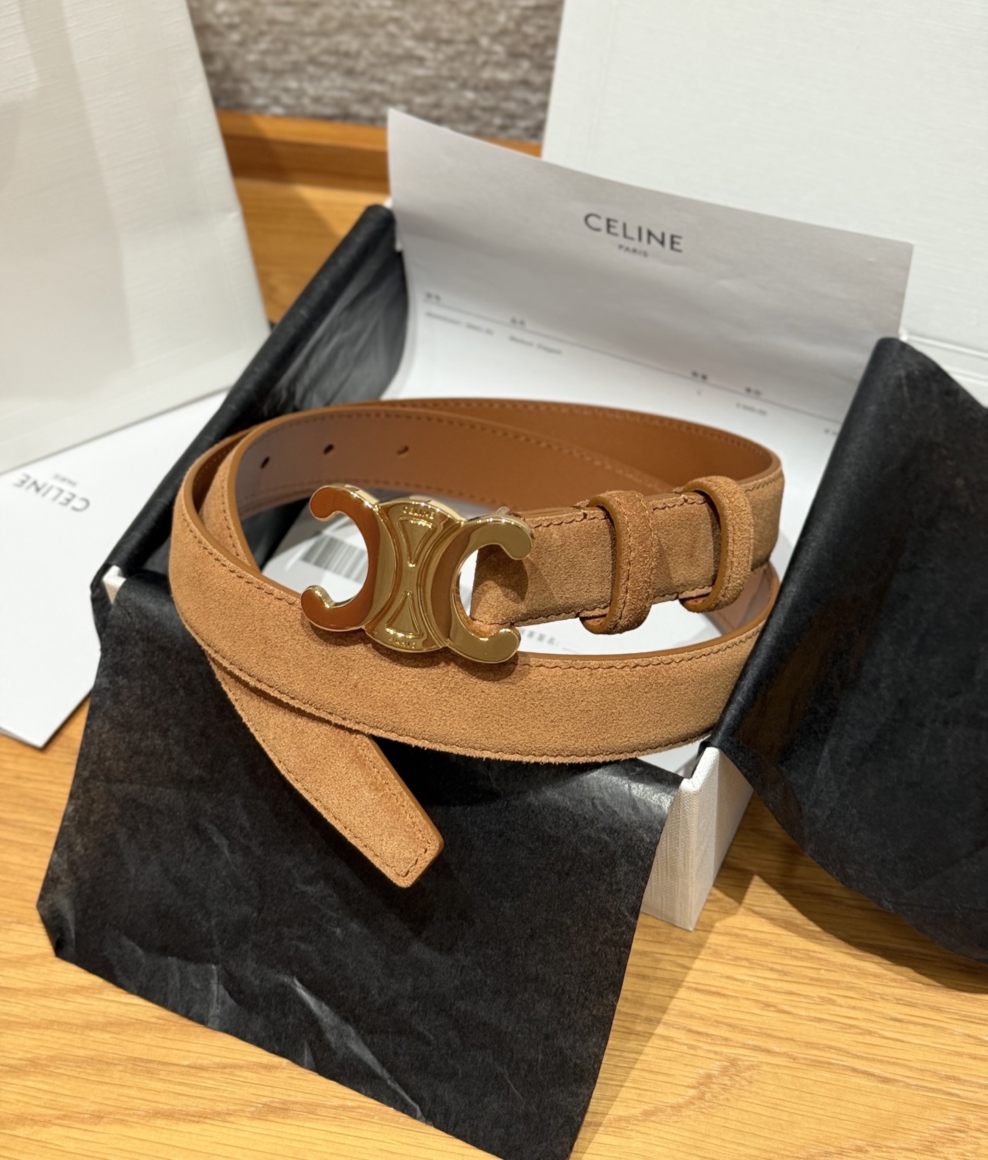 Celine 代购级 Celine/赛琳 男女通用款 采用数量稀少的 专用绒绒小牛皮 搭配 凯旋门搭扣 独家 手工 进口边油
