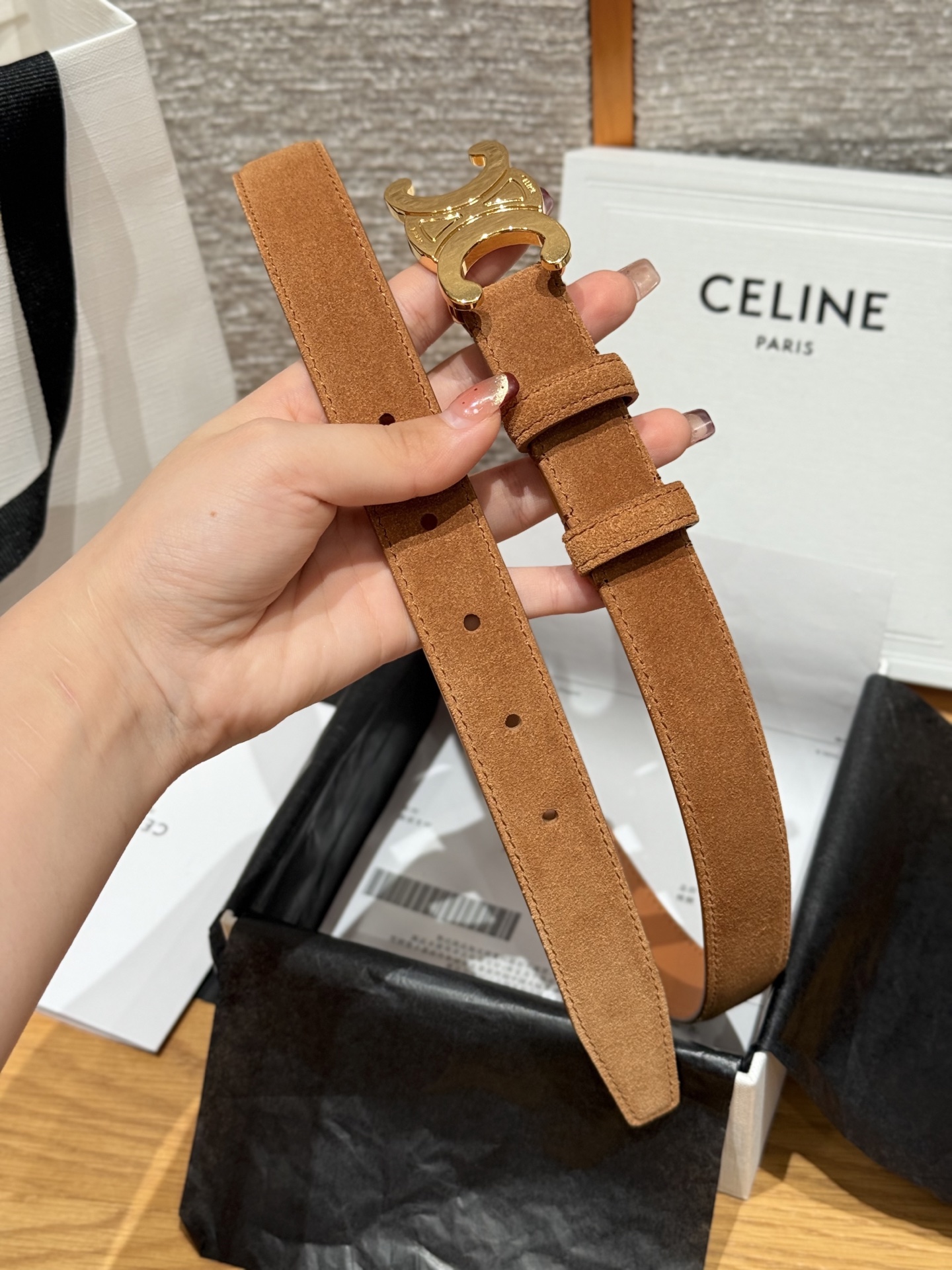 Celine 代购级 Celine/赛琳 男女通用款 采用数量稀少的 专用绒绒小牛皮 搭配 凯旋门搭扣 独家 手工 进口边油