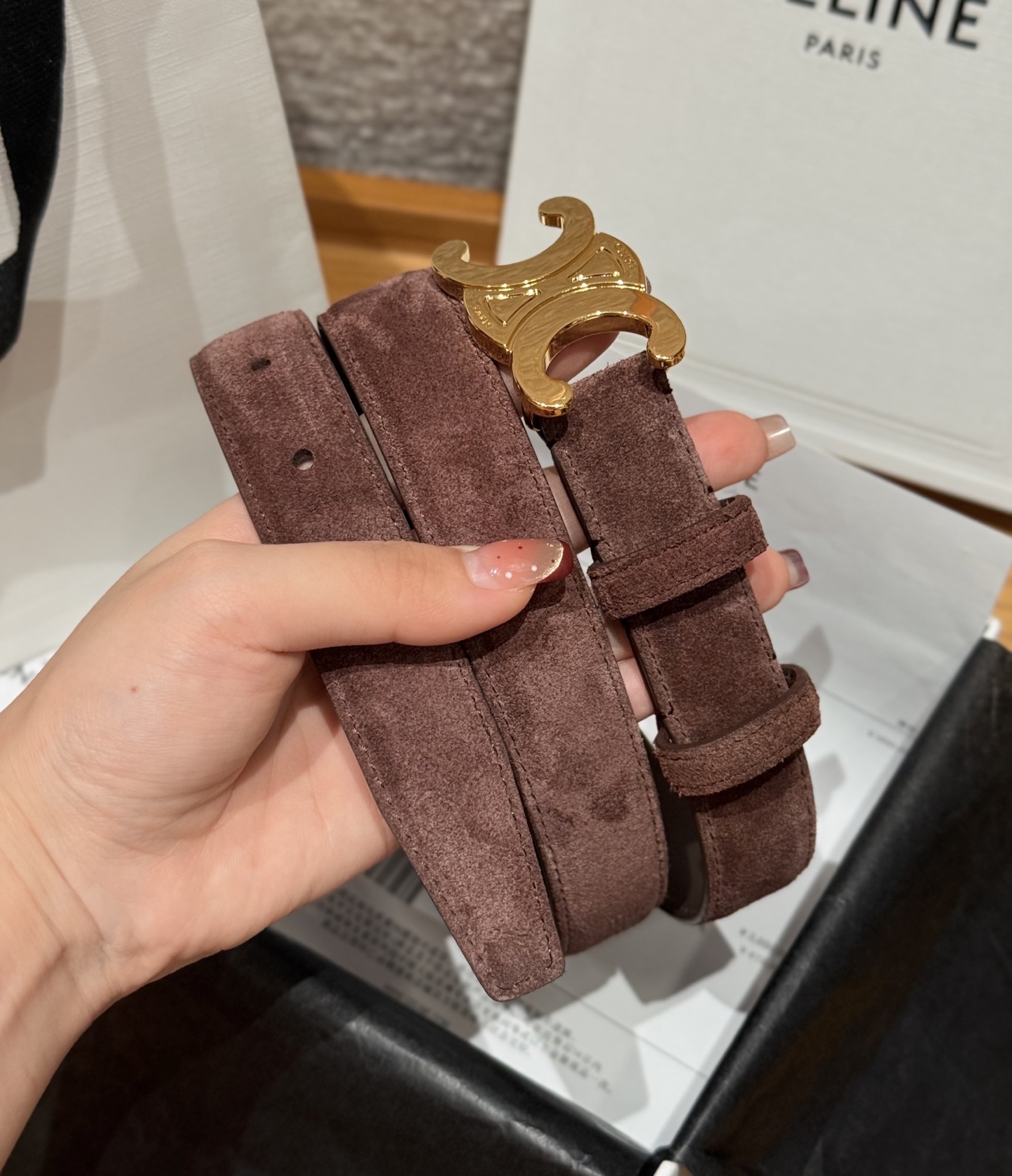 Celine 代购级 Celine/赛琳 男女通用款 采用数量稀少的 专用绒绒小牛皮 搭配 凯旋门搭扣 独家 手工 进口边油
