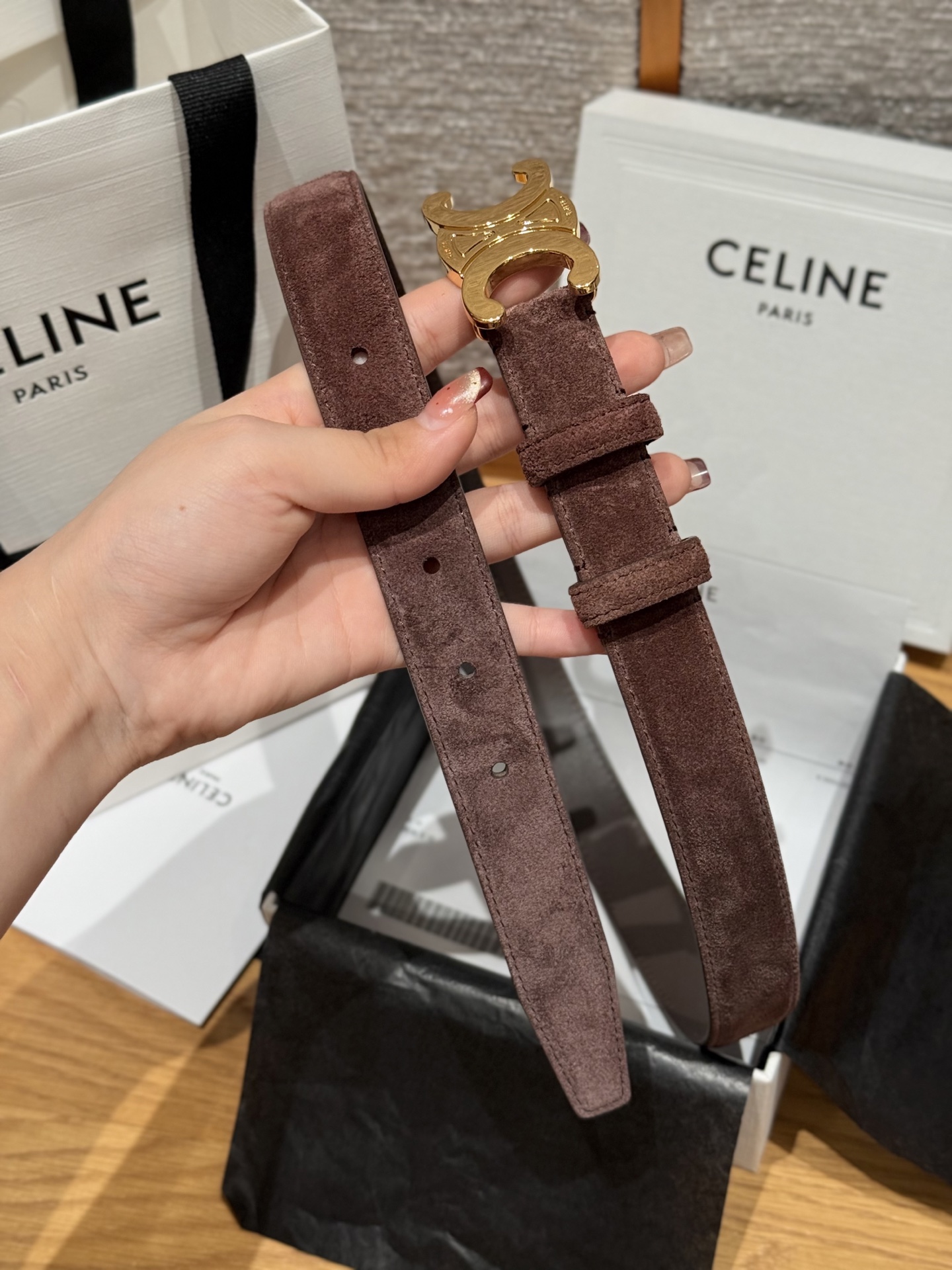 Celine 代购级 Celine/赛琳 男女通用款 采用数量稀少的 专用绒绒小牛皮 搭配 凯旋门搭扣 独家 手工 进口边油