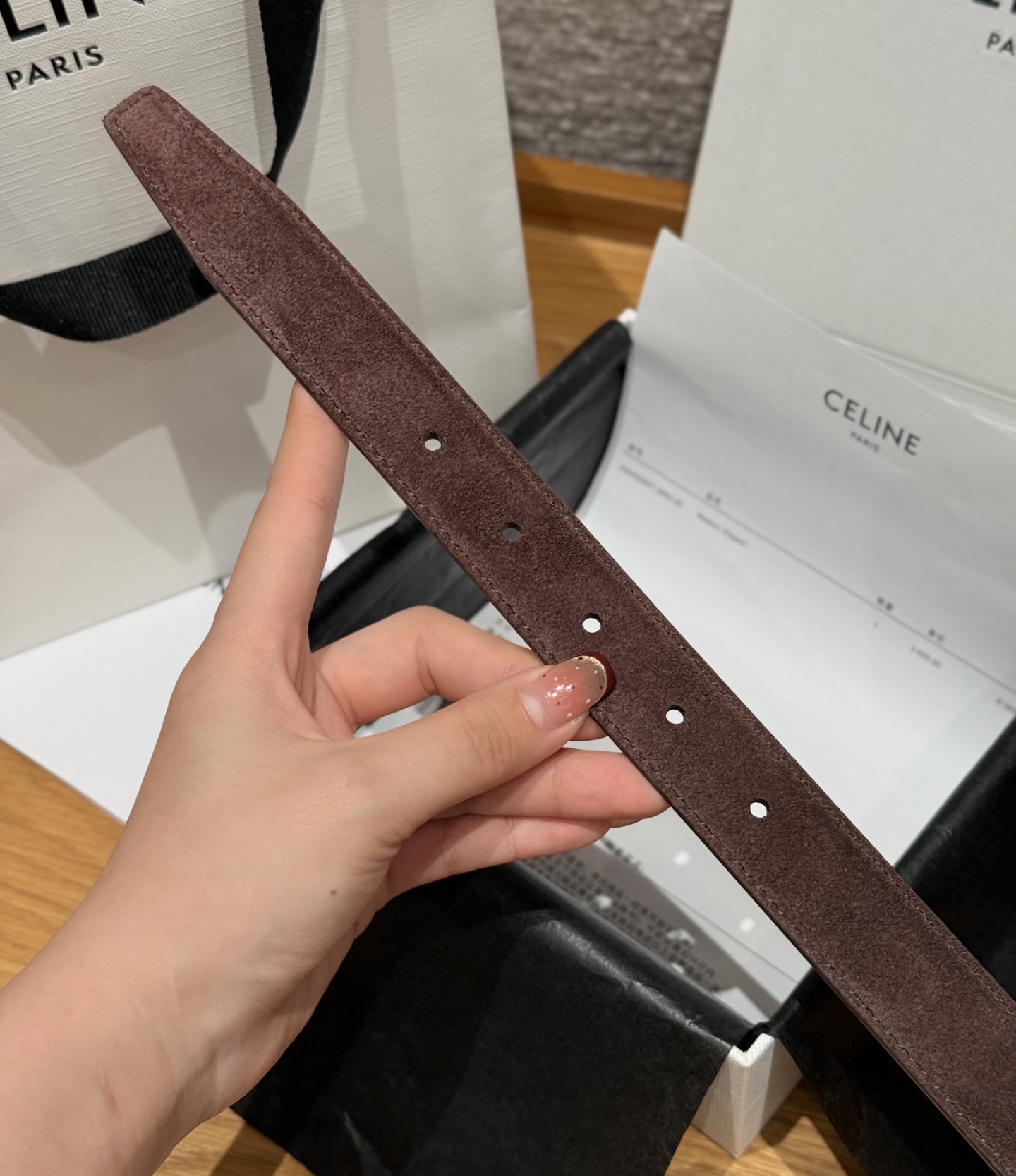 Celine 代购级 Celine/赛琳 男女通用款 采用数量稀少的 专用绒绒小牛皮 搭配 凯旋门搭扣 独家 手工 进口边油