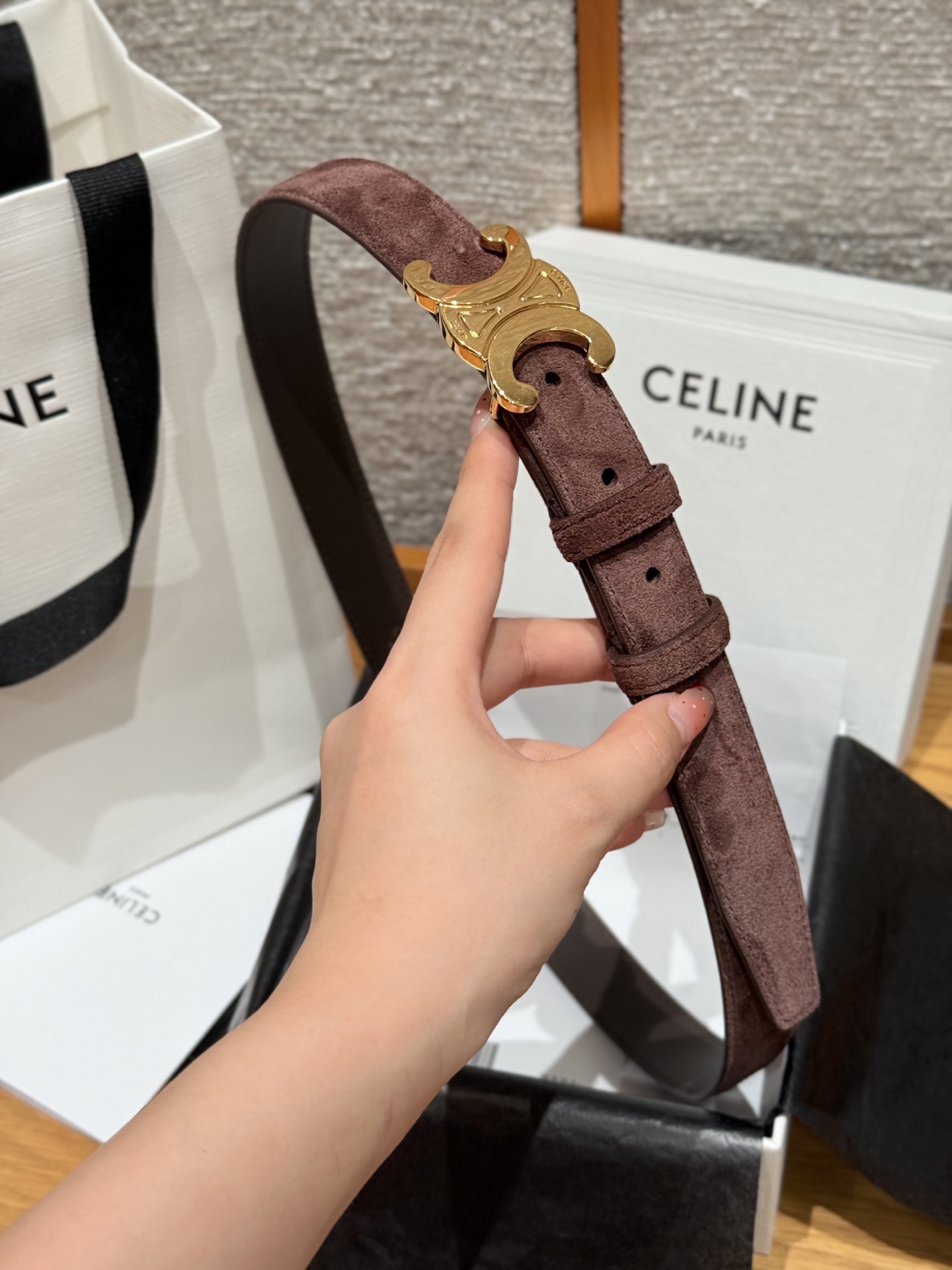 Celine 代购级 Celine/赛琳 男女通用款 采用数量稀少的 专用绒绒小牛皮 搭配 凯旋门搭扣 独家 手工 进口边油