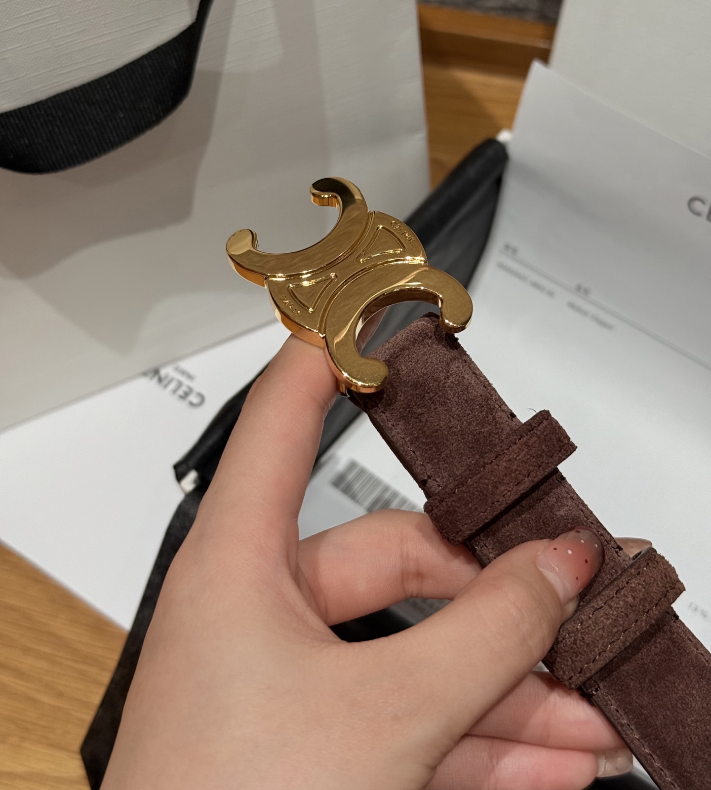Celine 代购级 Celine/赛琳 男女通用款 采用数量稀少的 专用绒绒小牛皮 搭配 凯旋门搭扣 独家 手工 进口边油