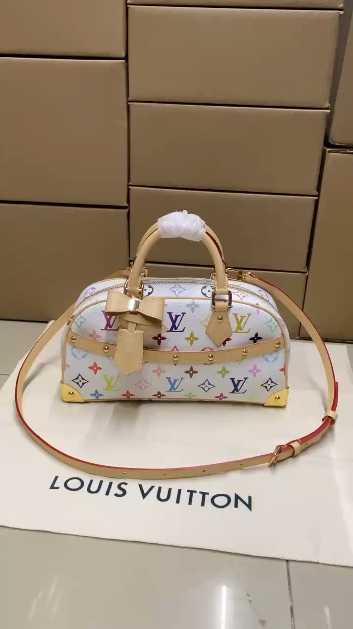 高品质
M13084白彩 原厂皮（对版面料‼）特级做工（163芯片...