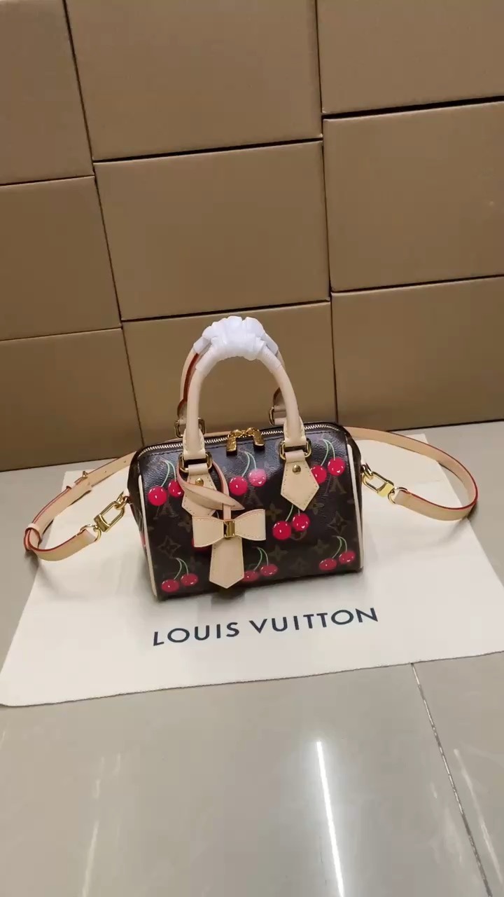 高品质
M13094新款 丝印樱桃🍒原厂皮 特级做工 （163芯片）...